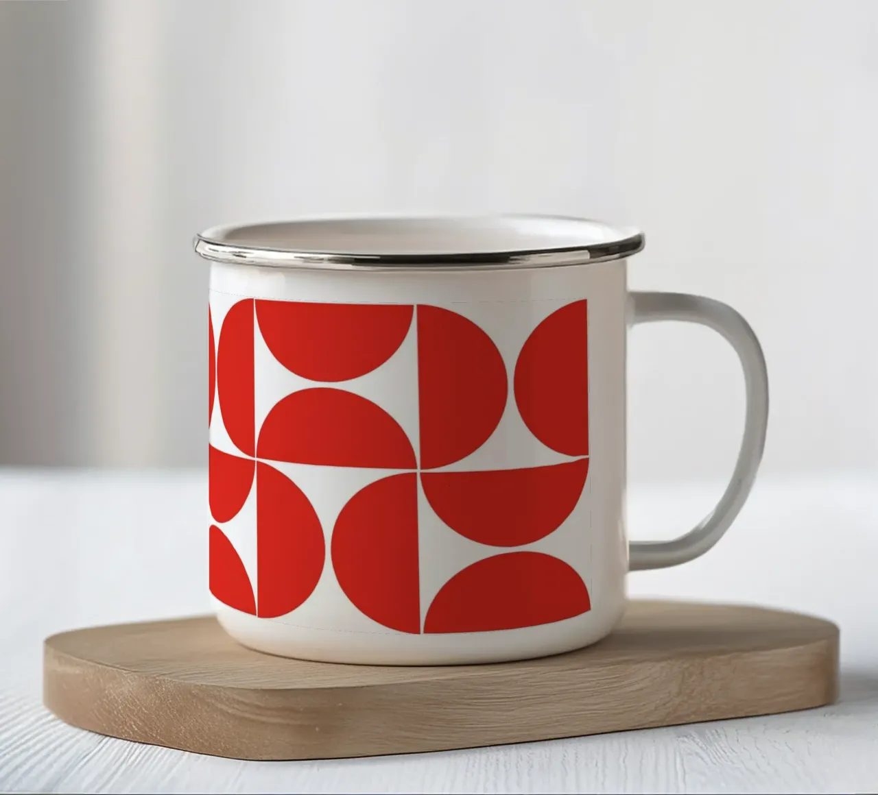 Forme moderne di metà secolo rosse tazza in smalto da Timeless moderna