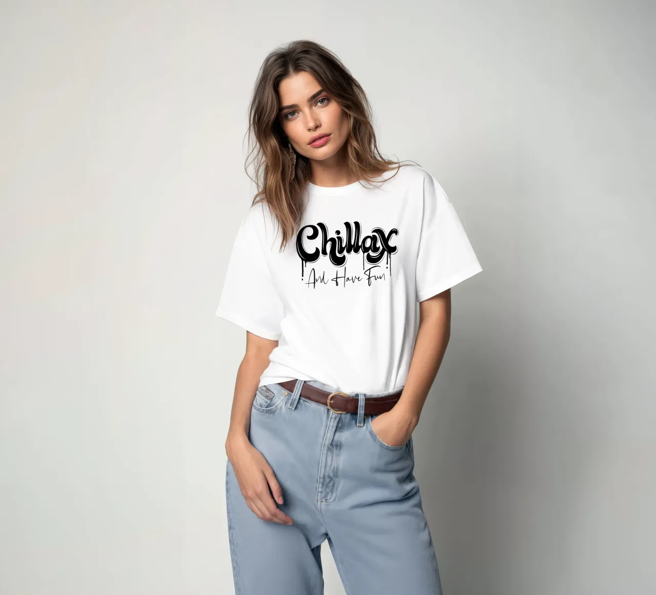 Rilassarsi e rilassarsi. Chillax. Stile di strada e un po' di graffiti t-shirt da CalliLetters