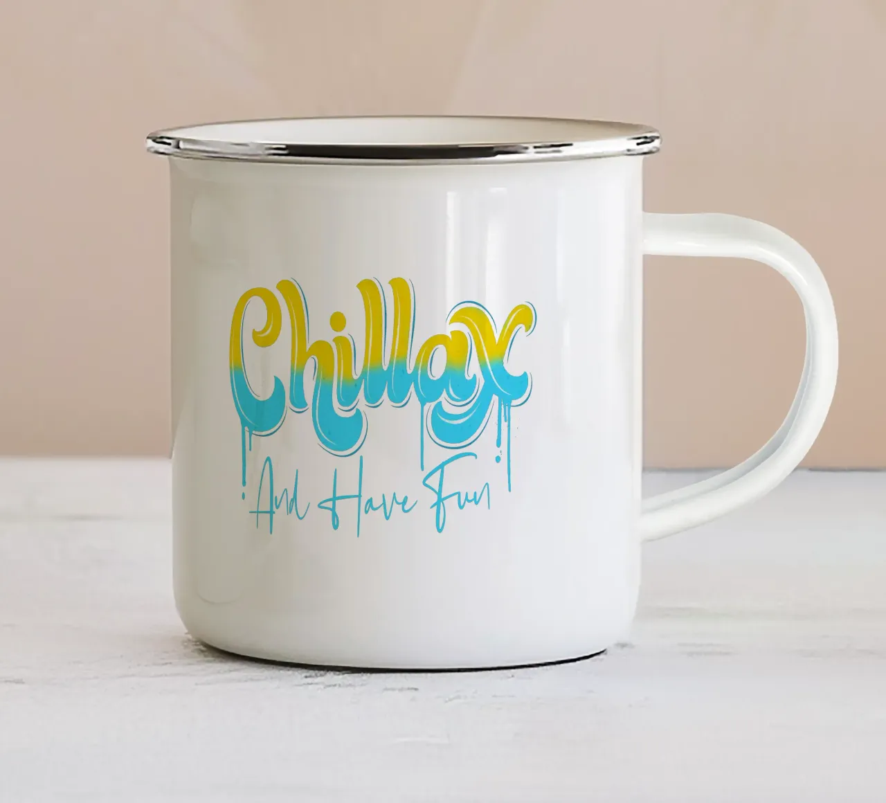 Rilassarsi e rilassarsi. Chillax. Graffiti e Streetstyle. tazza in smalto da CalliLetters