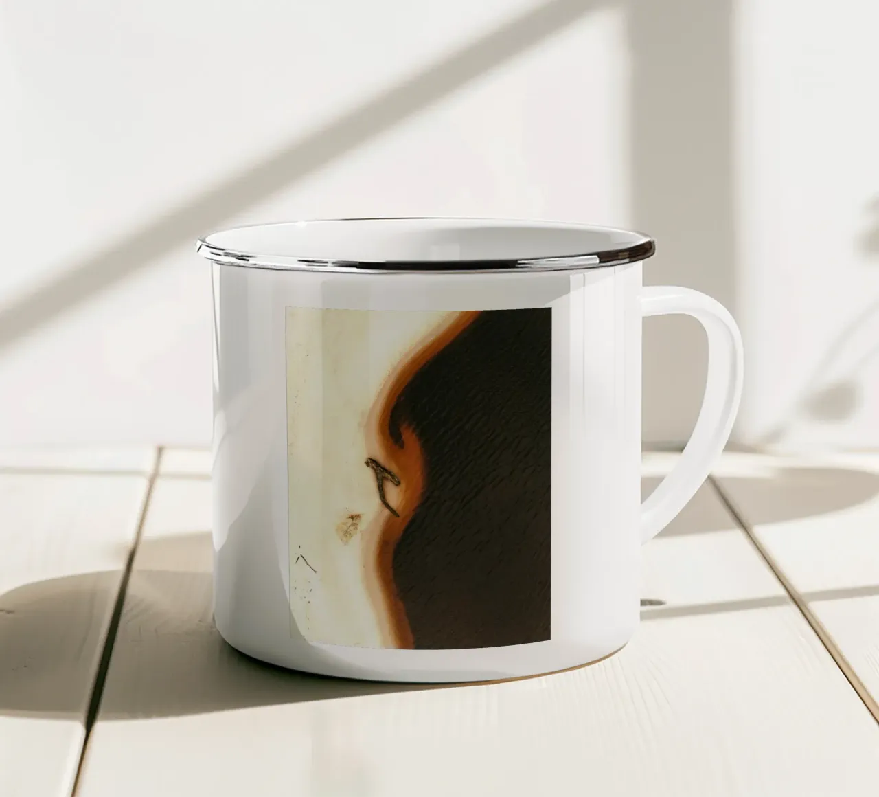 Spiaggia di sabbia nera tazza in smalto da Nature's Palette