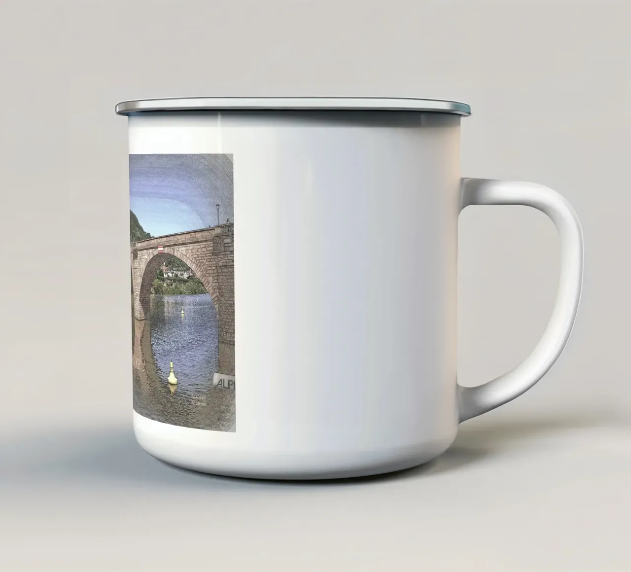 OSARE ATTRAVERSARE IL PONTE. tazza in smalto da TYPOGRAPHY BY THIERRY VOBMANN