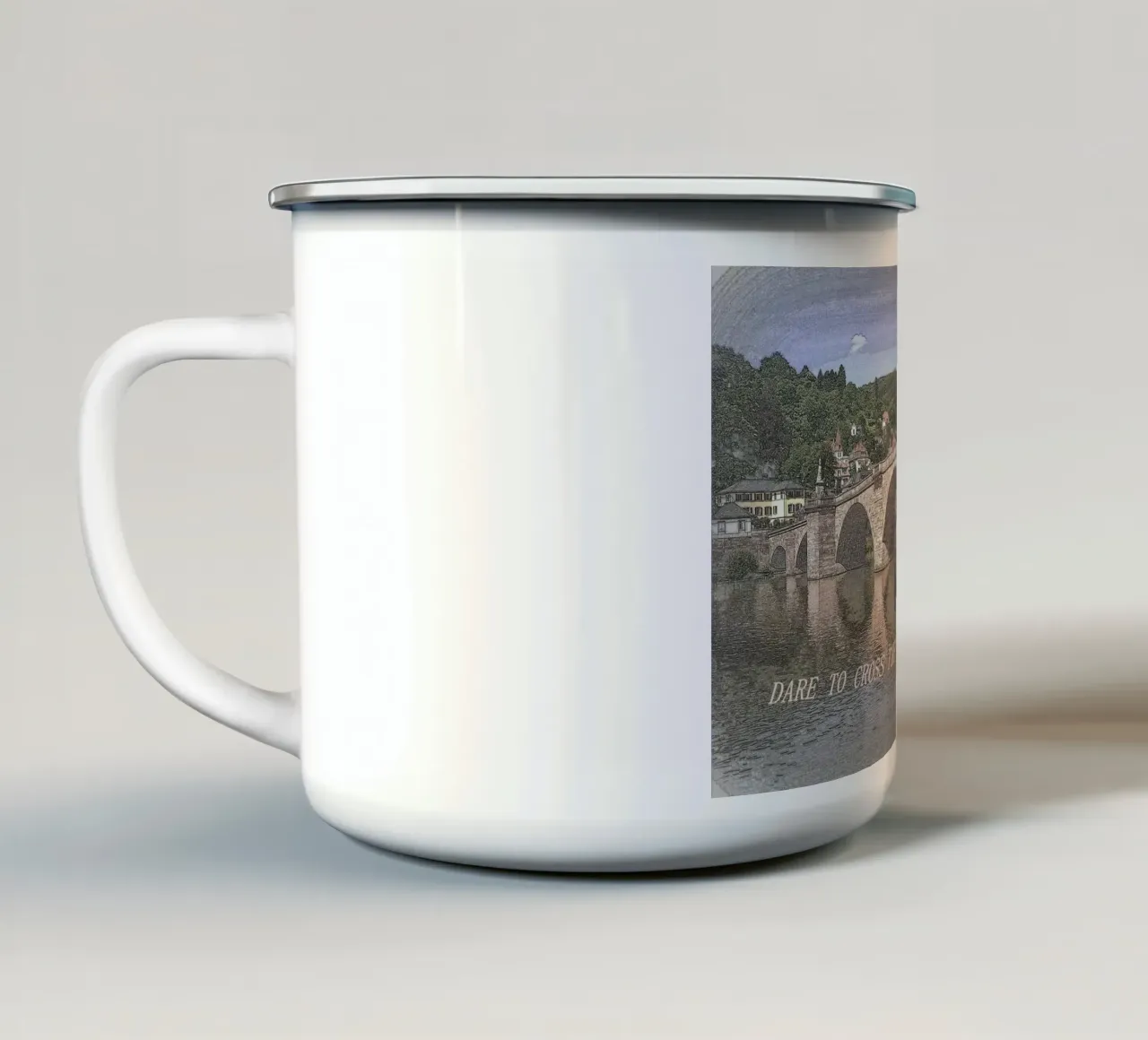 OSARE ATTRAVERSARE IL PONTE. tazza in smalto da TYPOGRAPHY BY THIERRY VOBMANN