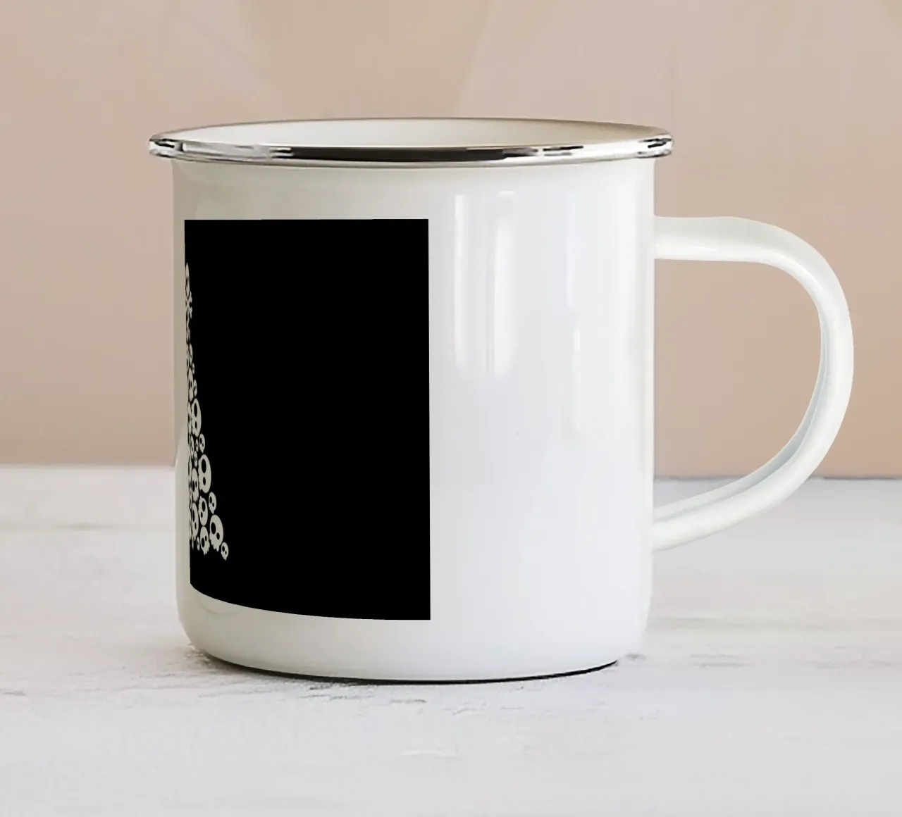 Albero di Natale con teschi tazza in smalto da Winter Whispers