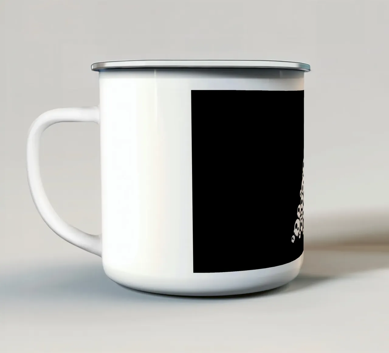 Albero di Natale con teschi tazza in smalto da Winter Whispers