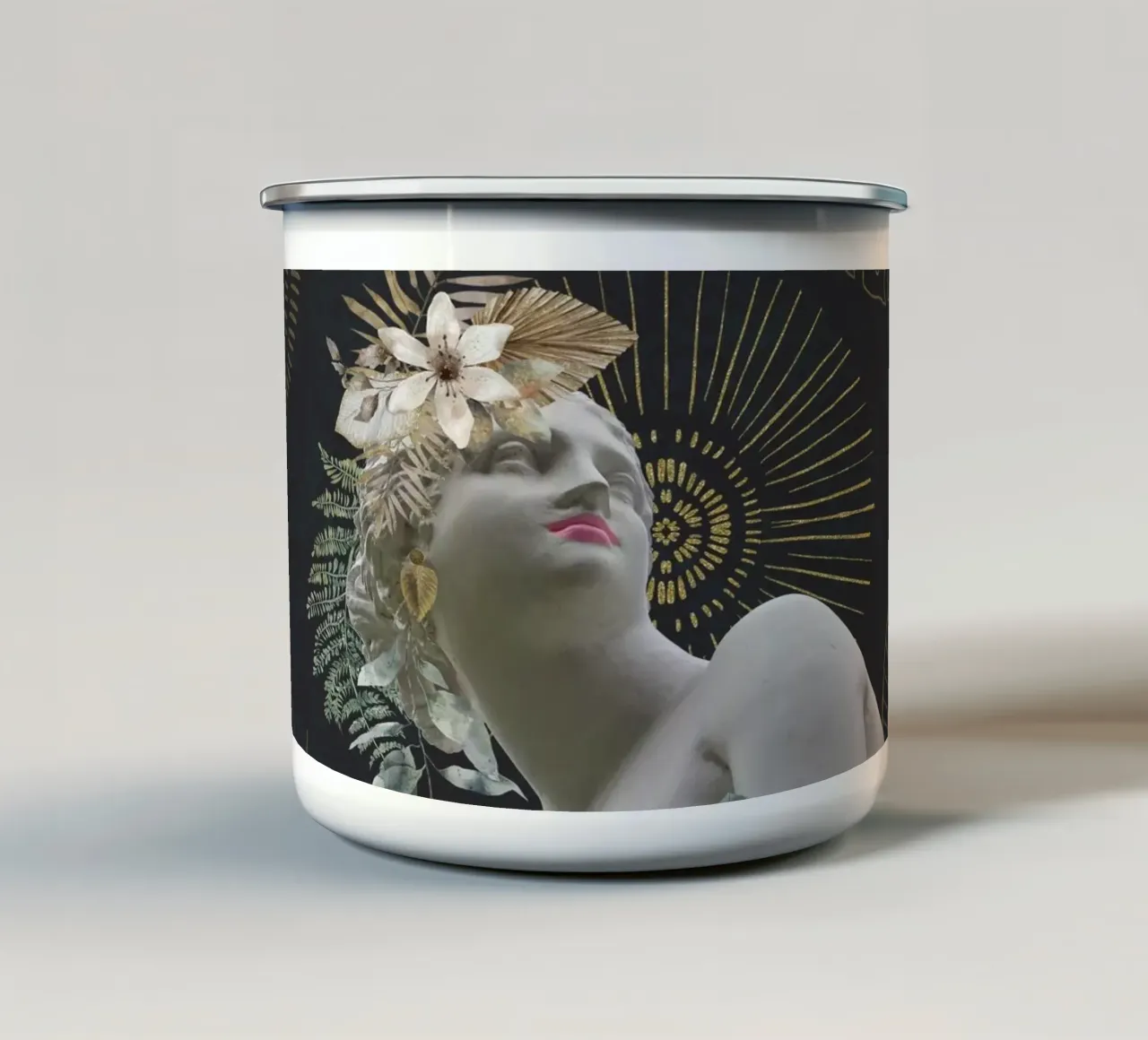 Omaggio al potere femminile Statua aggraziata tazza in smalto da Andrea Haase Vintage World