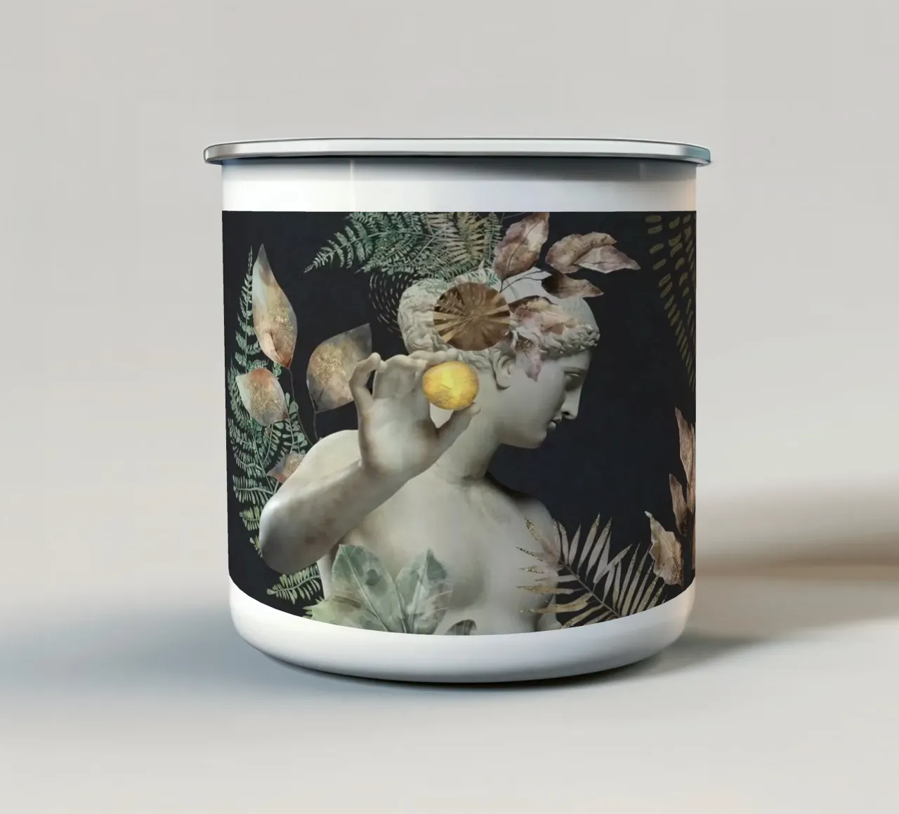 Omaggio al potere femminile: Sovranità aggraziata tazza in smalto da Andrea Haase Vintage World