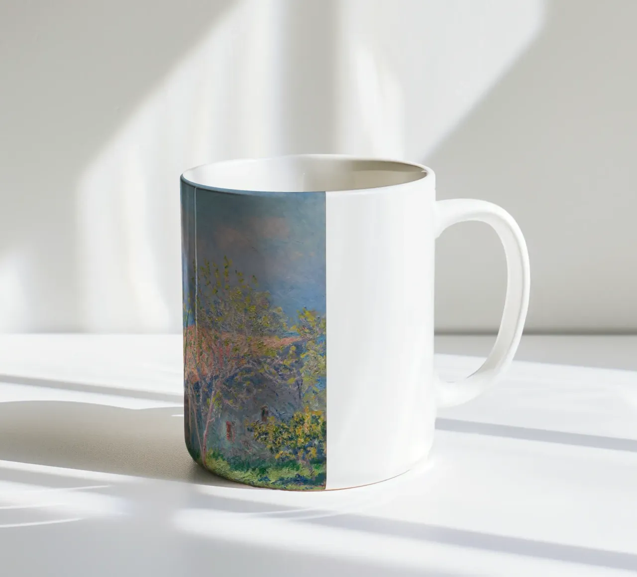 Claude Monet - Casa del giardiniere ad Antibes tazza in ceramica da Timeless Artworks