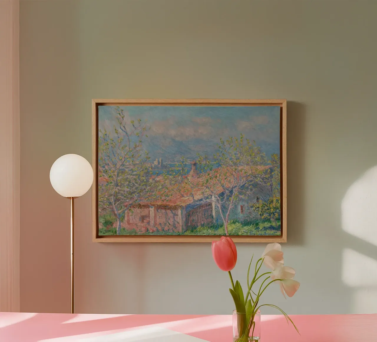 Claude Monet - Das Haus des Gärtners in Antibes Leinwand mit Schattenfugenrahmen von Timeless Artworks