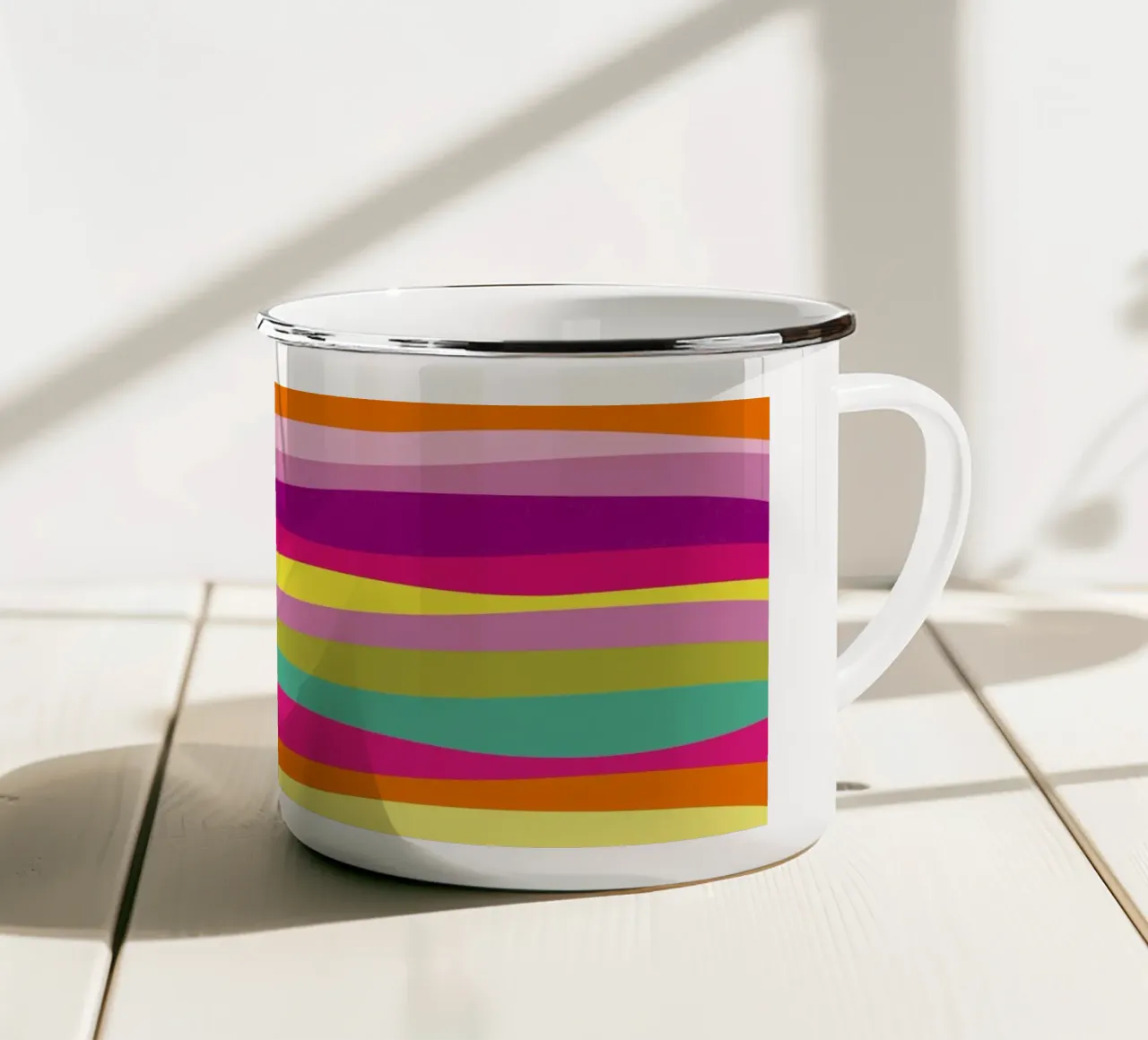 Onde a strisce colorate e audaci tazza in smalto da Petra Lang - Design