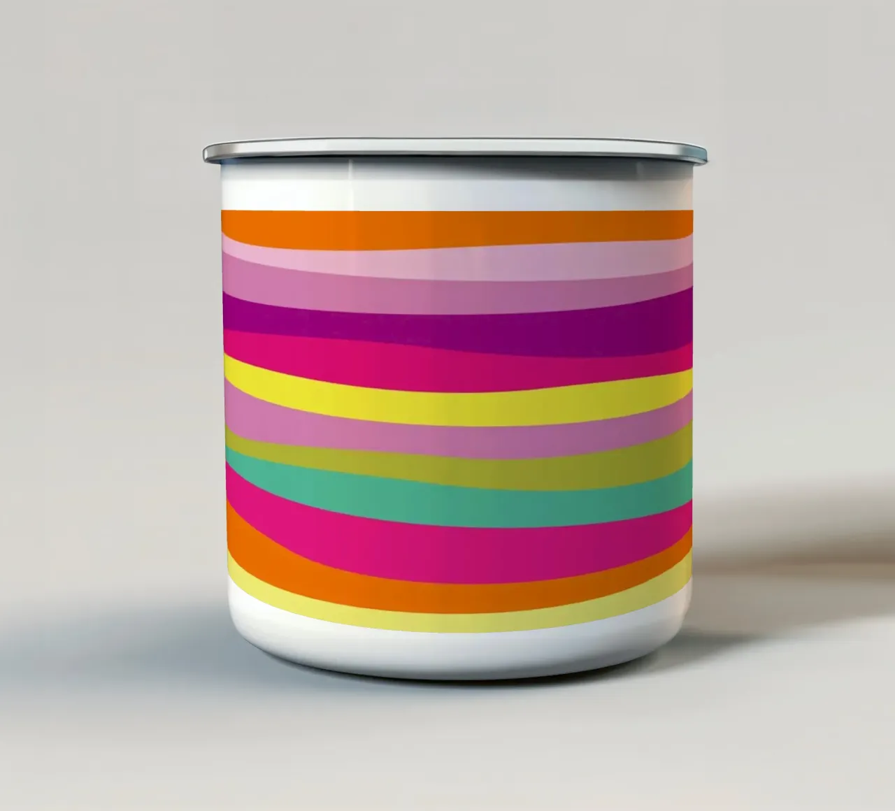 Onde a strisce colorate e audaci tazza in smalto da Petra Lang - Design