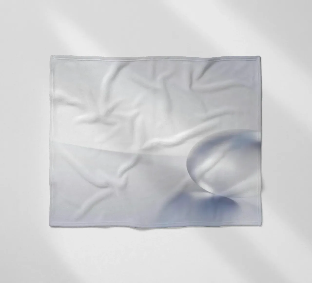 Sfera trasparente coperta in pile da lesuki