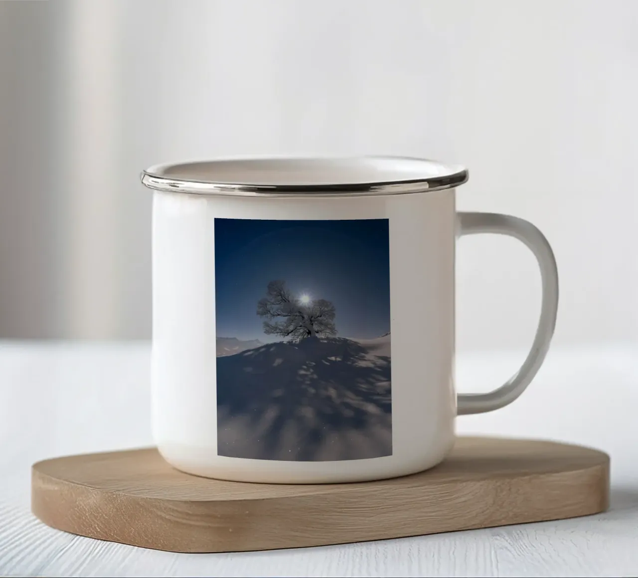 Albero coperto di neve tazza in smalto da lesuki