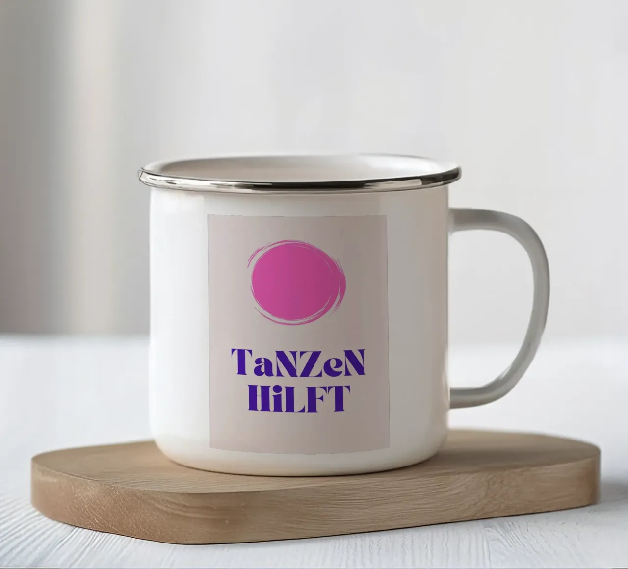 Tanzen Hilft II tazza in smalto da Tabea Jule