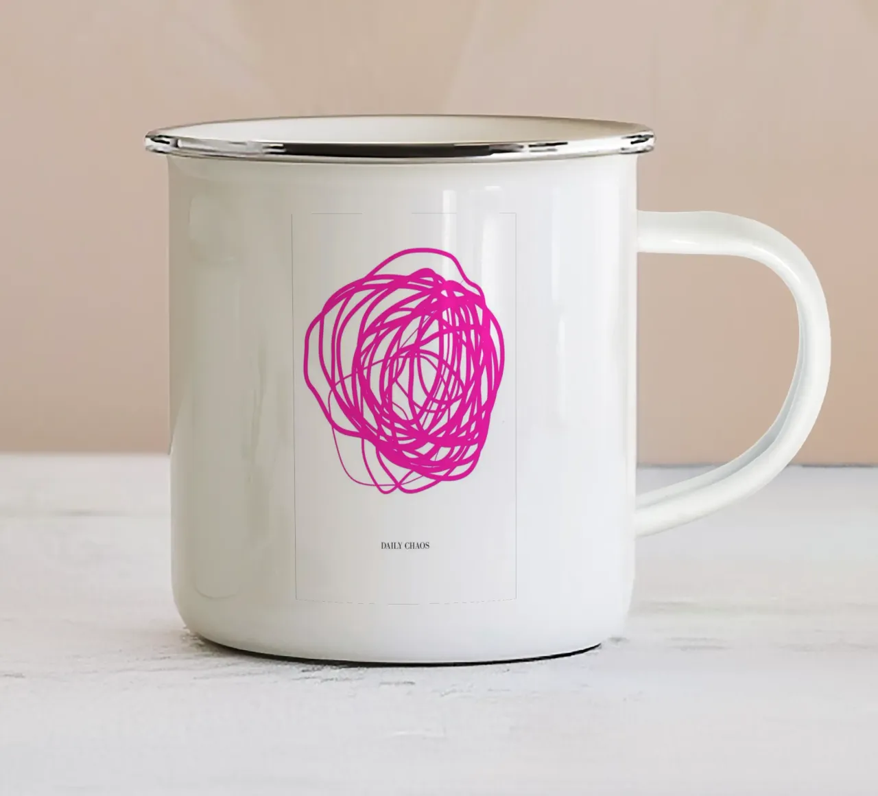 Daily Chaos tazza in smalto da Tabea Jule