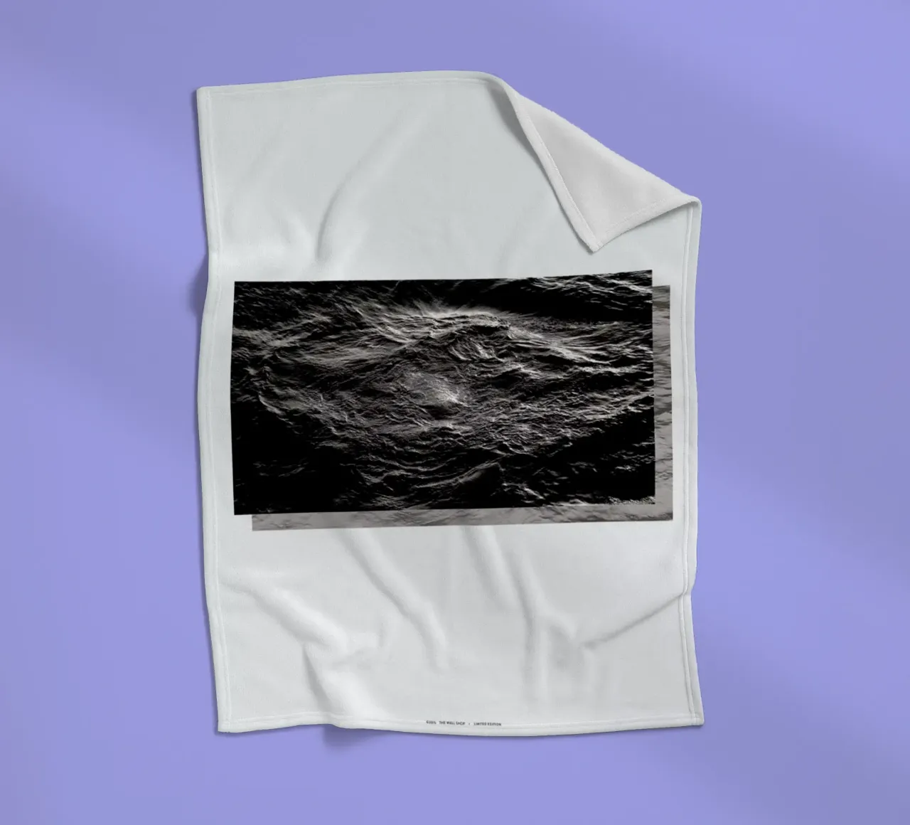 Storm Fleecedecke von The Wall Shop