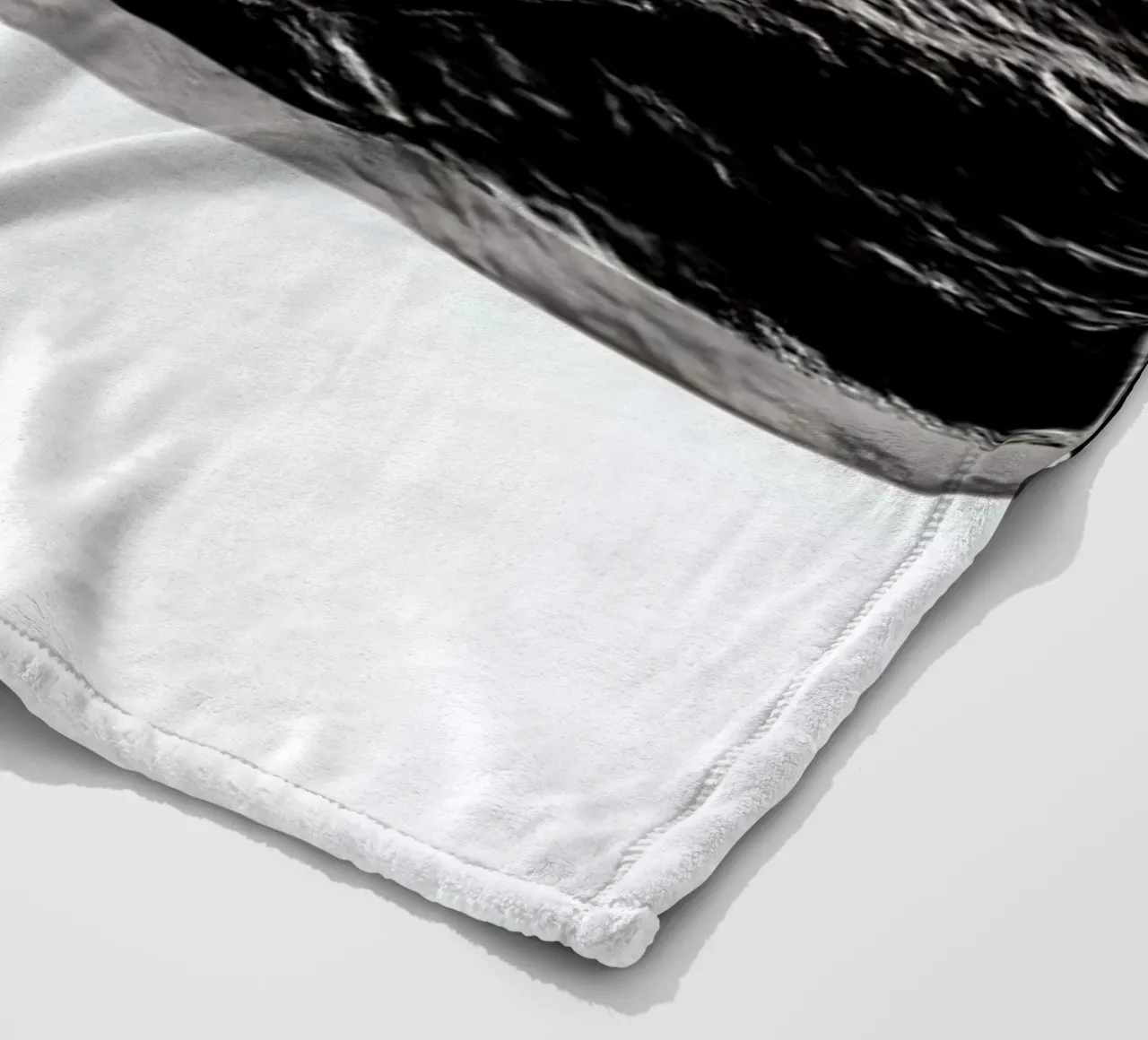 Storm Fleecedecke von The Wall Shop