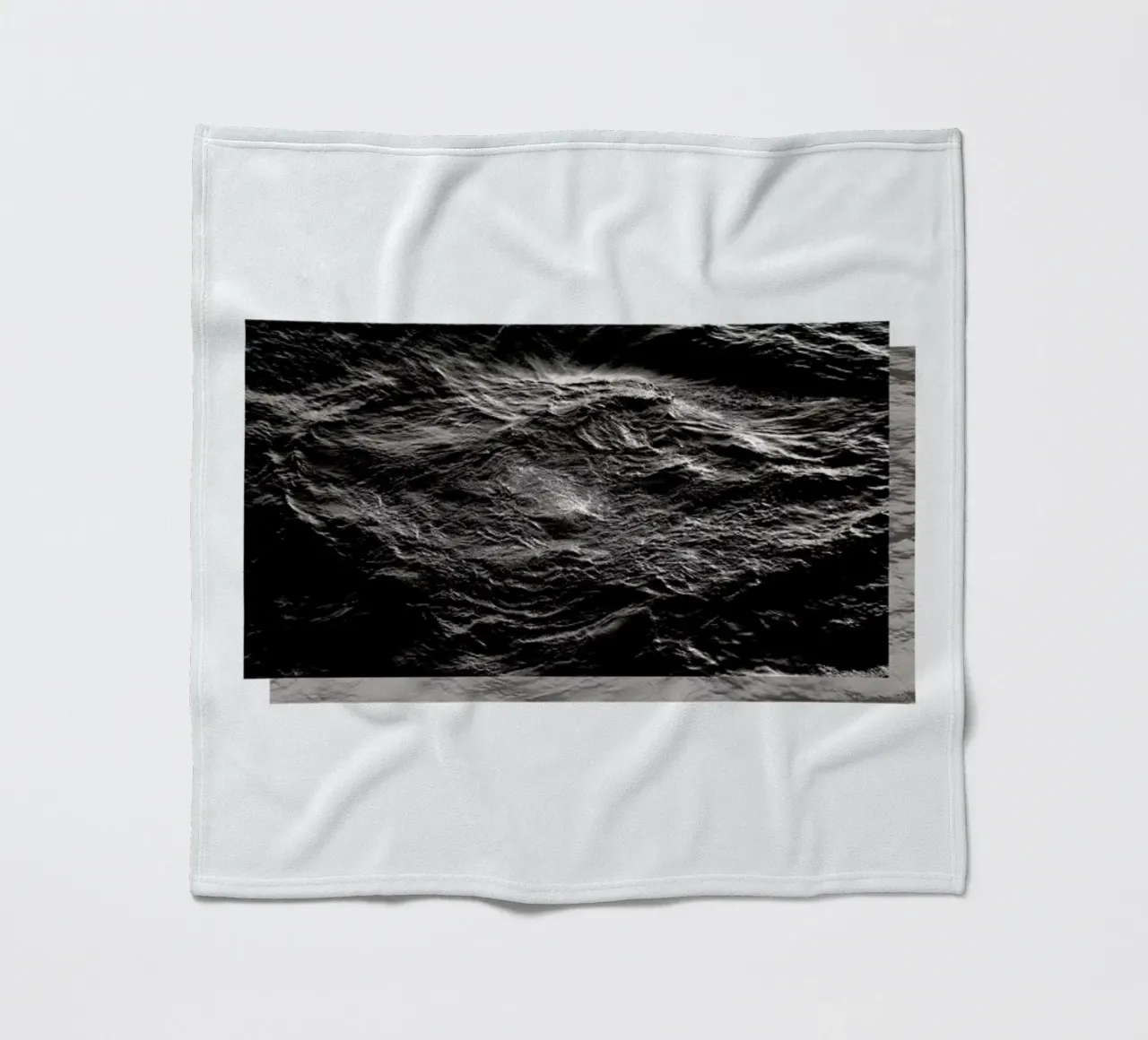 Storm Fleecedecke von The Wall Shop