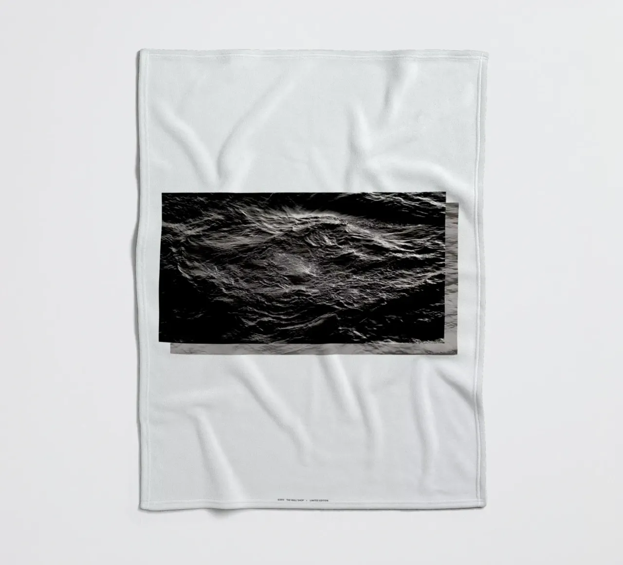 Storm Fleecedecke von The Wall Shop