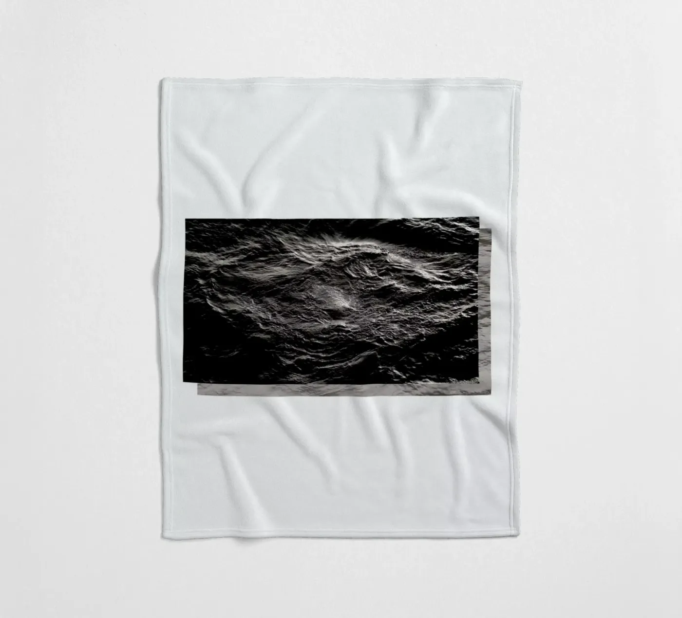 Storm Fleecedecke von The Wall Shop