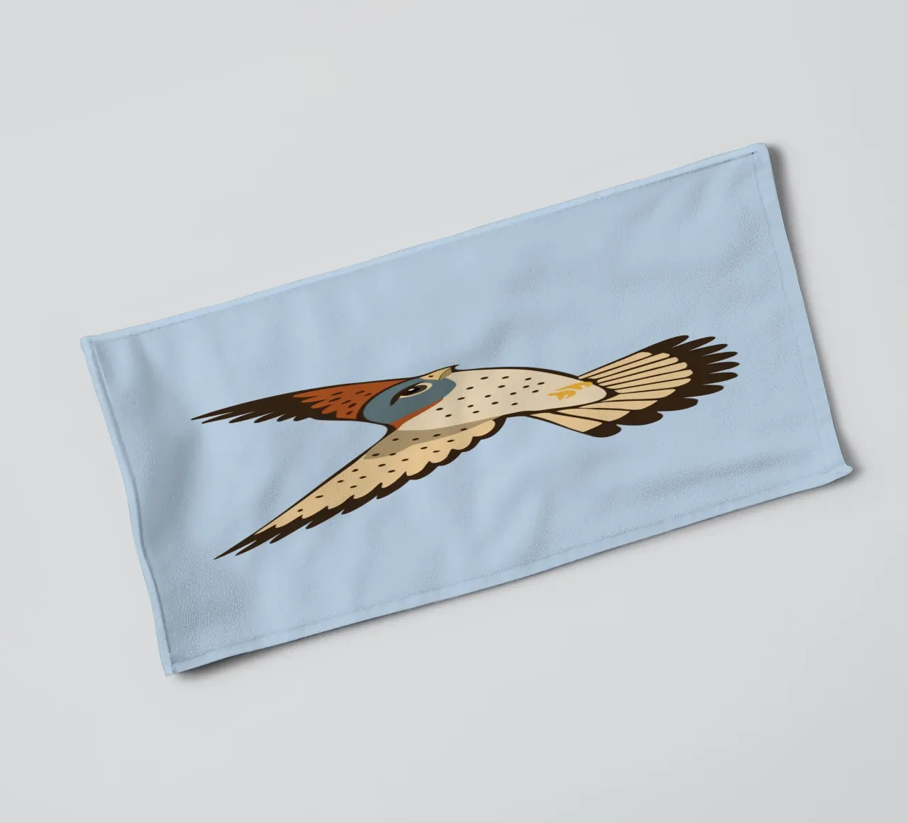 Un gheppio in volo asciugamano da bagno da Bwiser