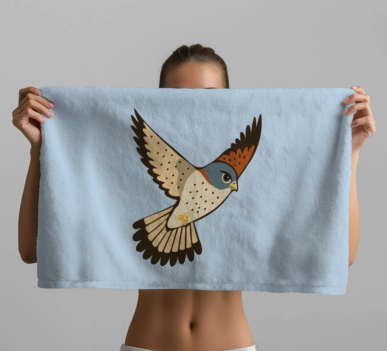 Un gheppio in volo asciugamano da bagno da Bwiser