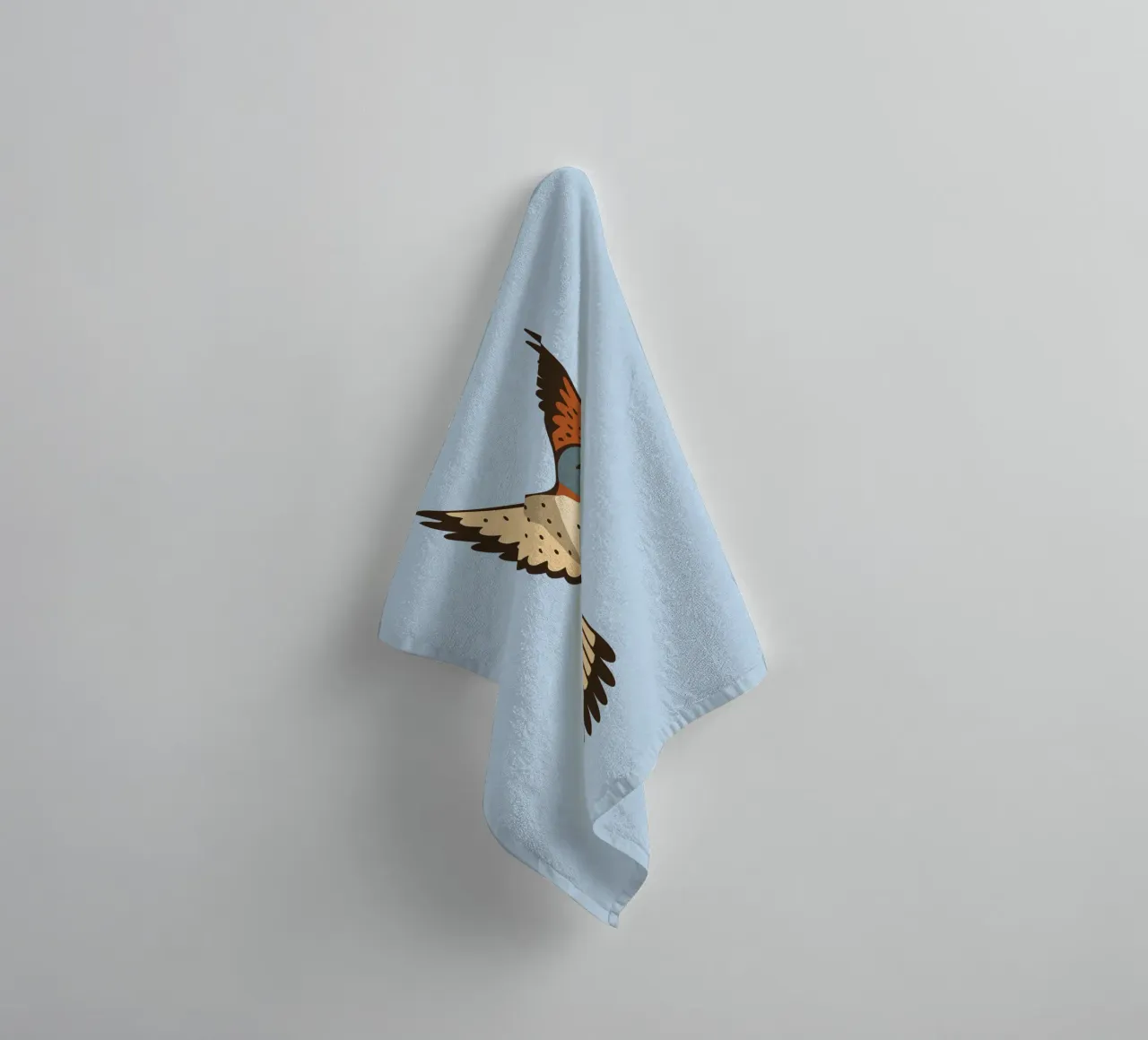 Un gheppio in volo asciugamano da bagno da Bwiser