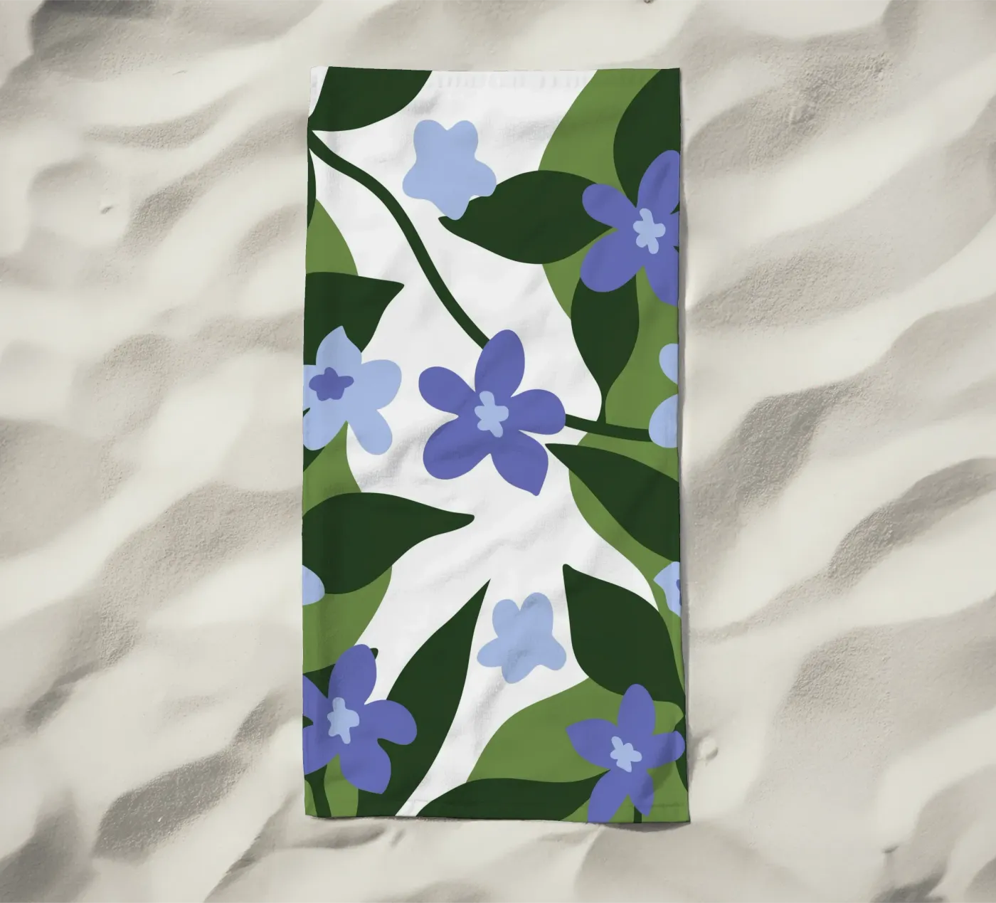 Blaue Blume Muster Strandtuch von SPECIAL FLOWER PATTERNS