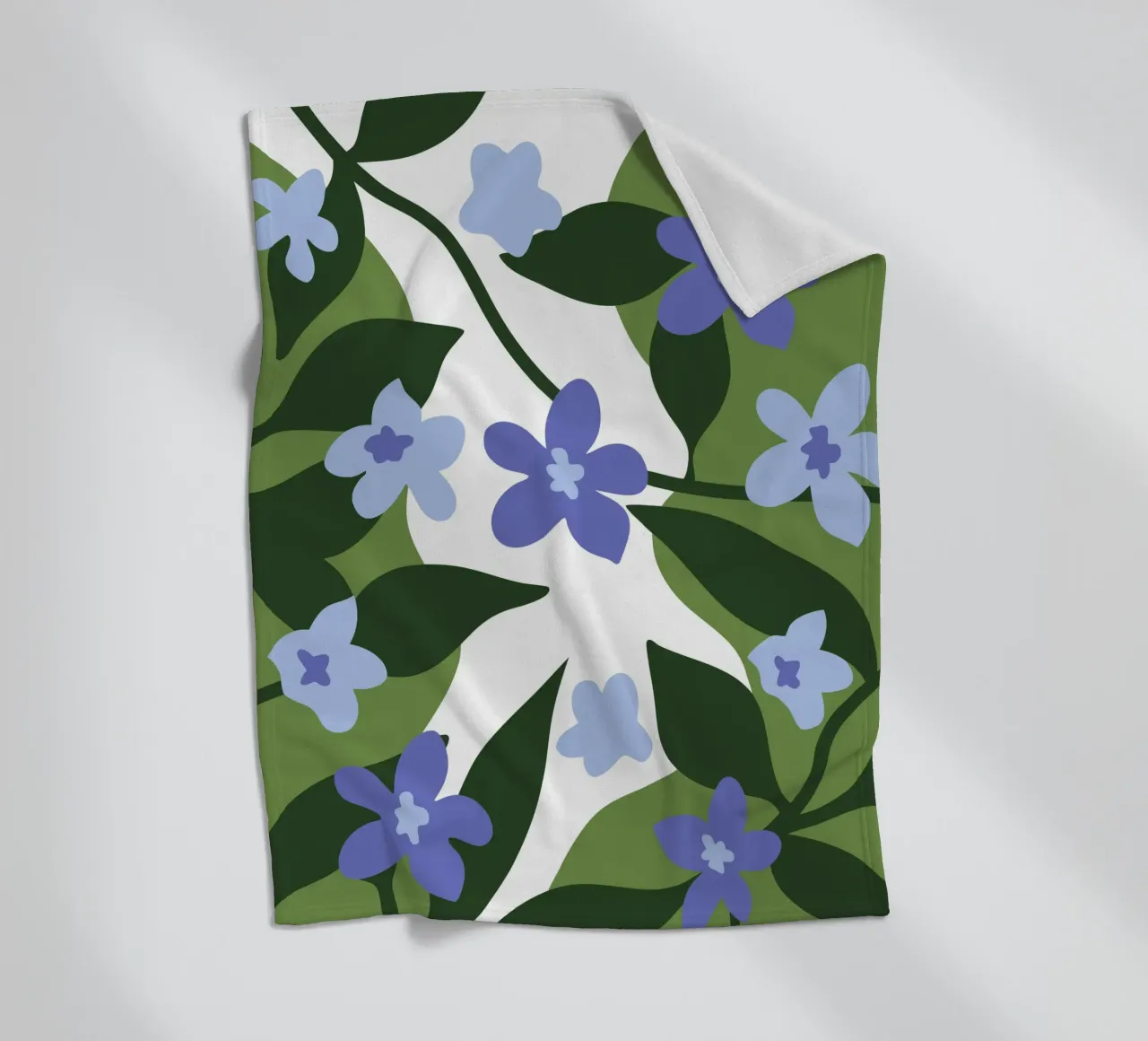 Blaue Blume Muster Fleecedecke von SPECIAL FLOWER PATTERNS
