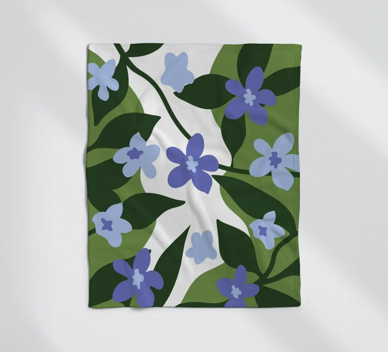 Blaue Blume Muster Fleecedecke von SPECIAL FLOWER PATTERNS