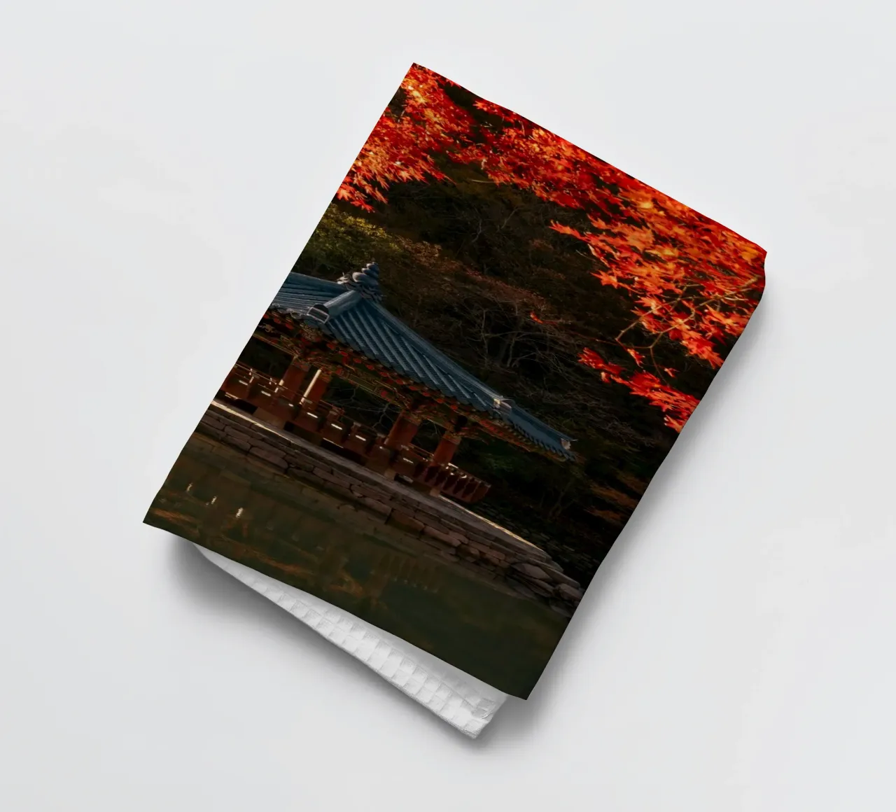 Pavillon de l'érable d'automne en Corée du Sud torchon de mbgraphx2