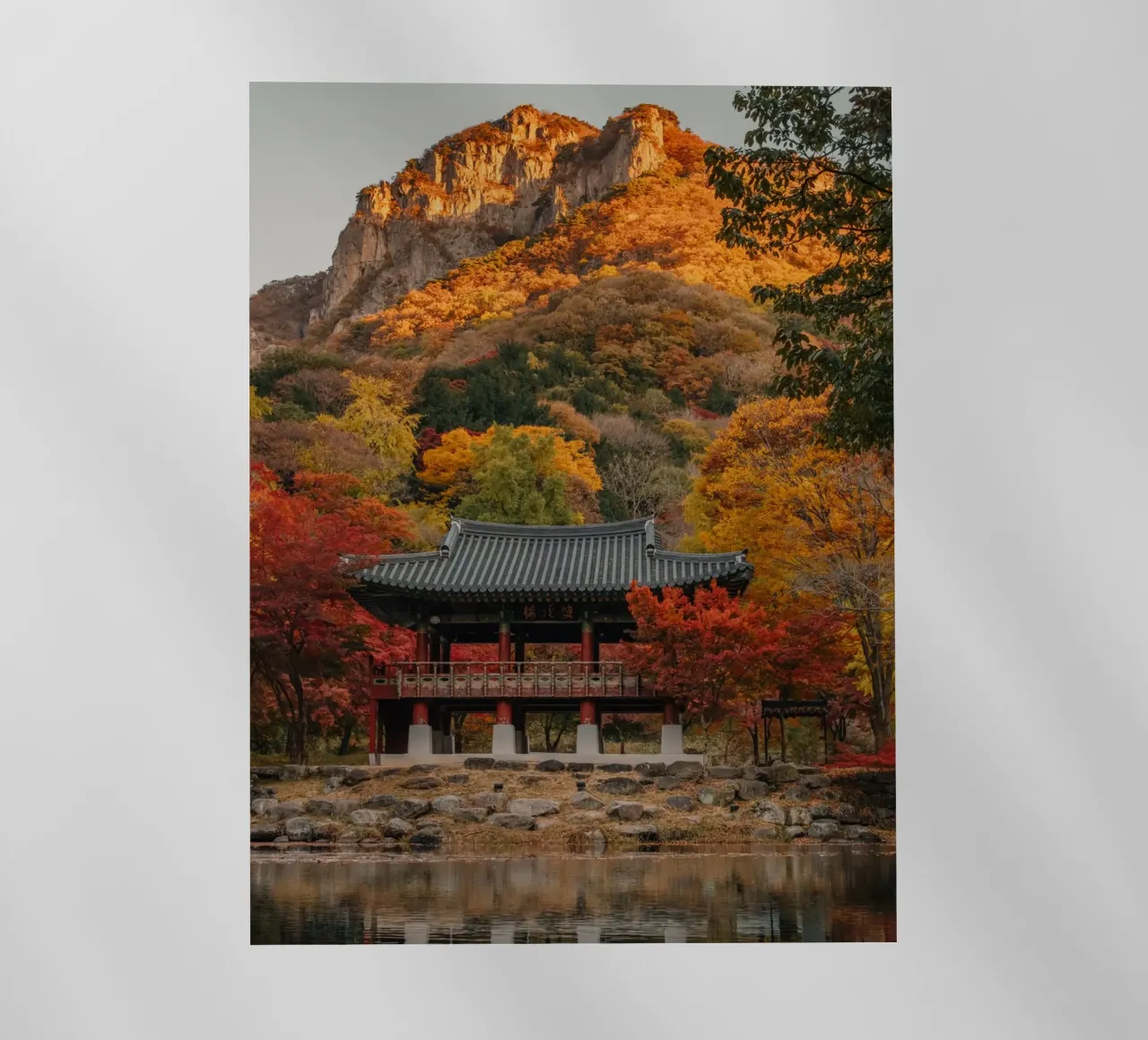 Tempio della Montagna d'Autunno in Corea del Sud pellicola backlit da mbgraphx2