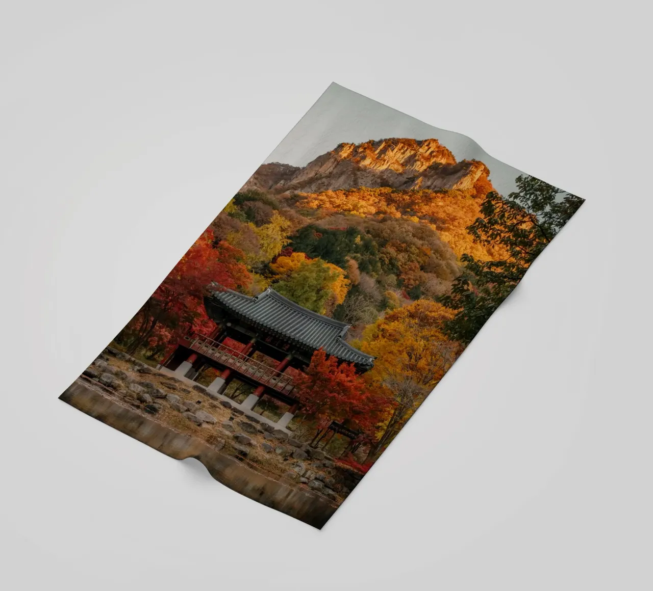 Tempio della Montagna d'Autunno in Corea del Sud telo mare da mbgraphx2