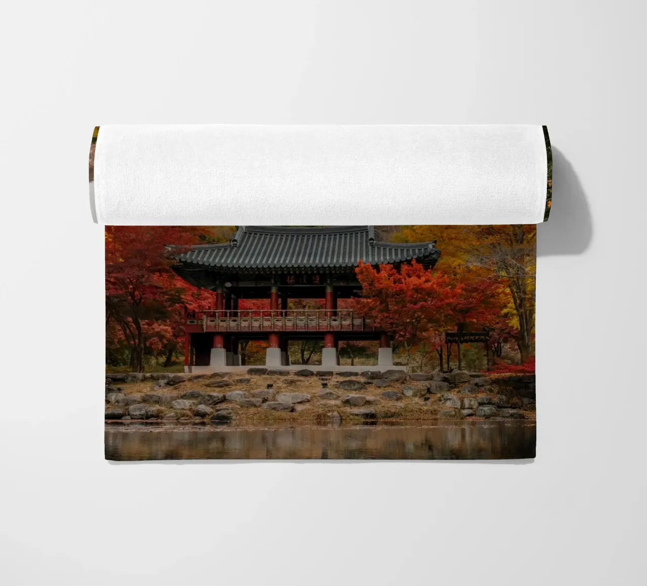 Tempio della Montagna d'Autunno in Corea del Sud telo mare da mbgraphx2