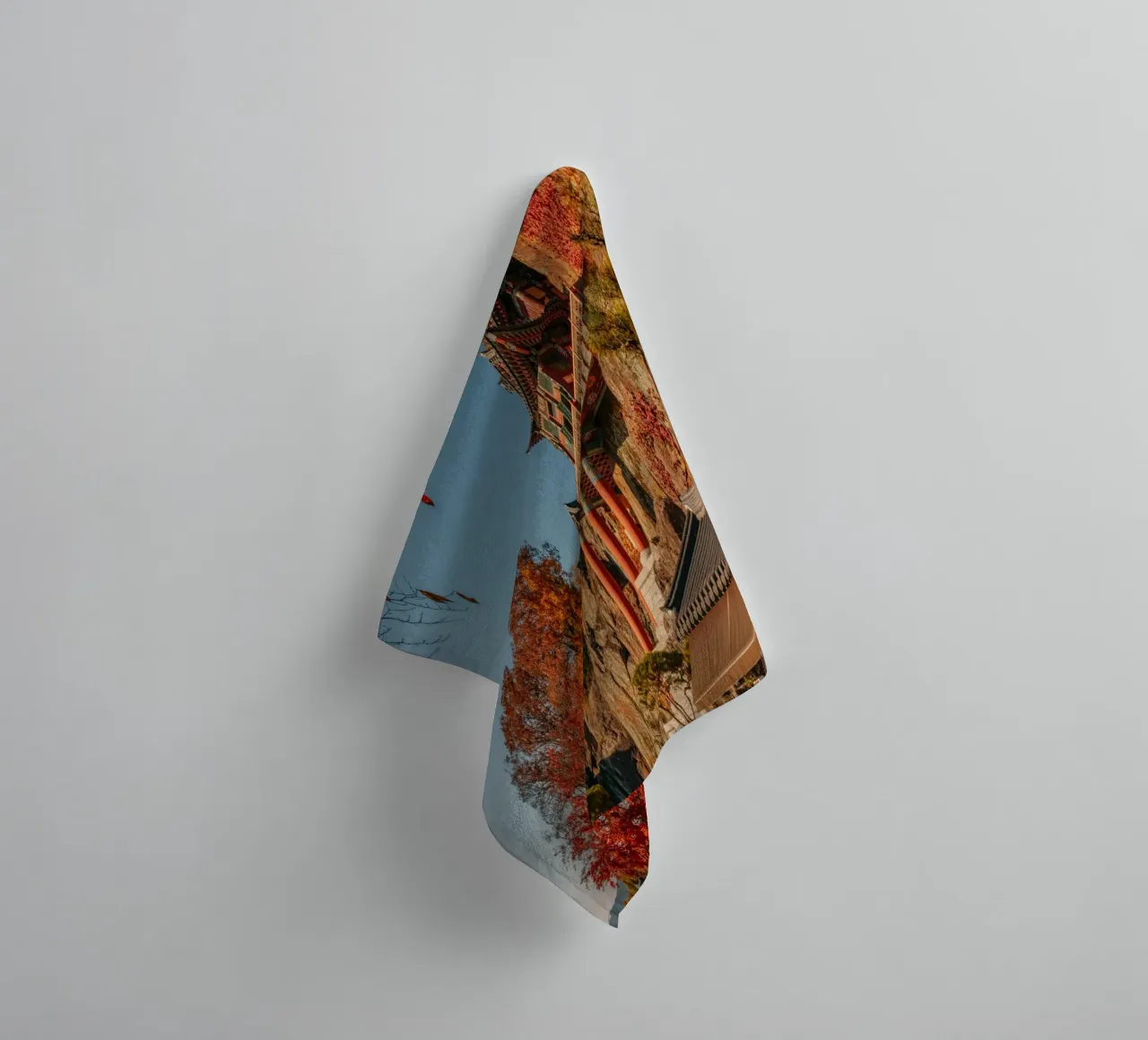 Tempio della Montagna d'Autunno in Corea del Sud asciugamano da bagno da mbgraphx2