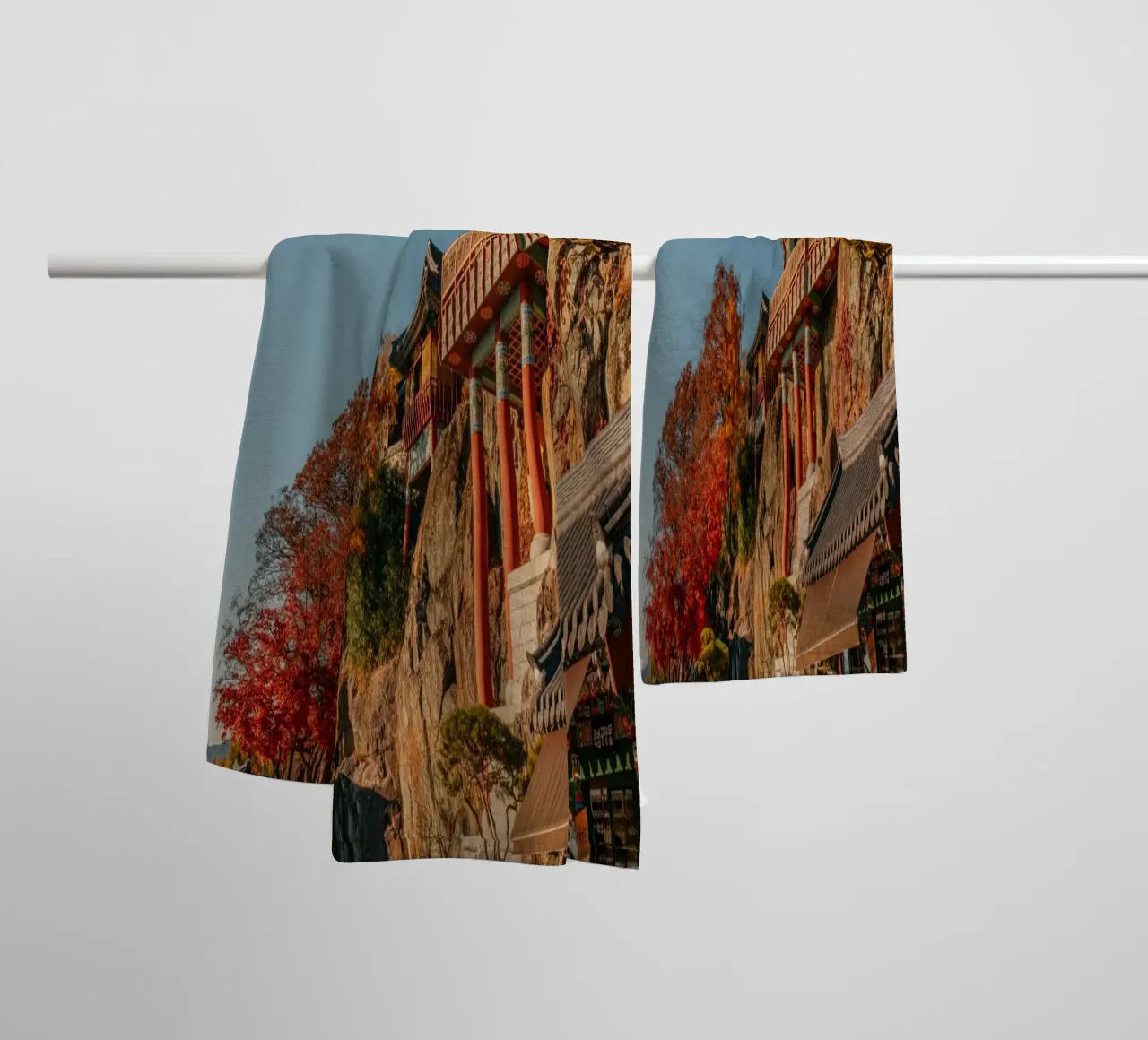 Tempio della Montagna d'Autunno in Corea del Sud asciugamano da bagno da mbgraphx2