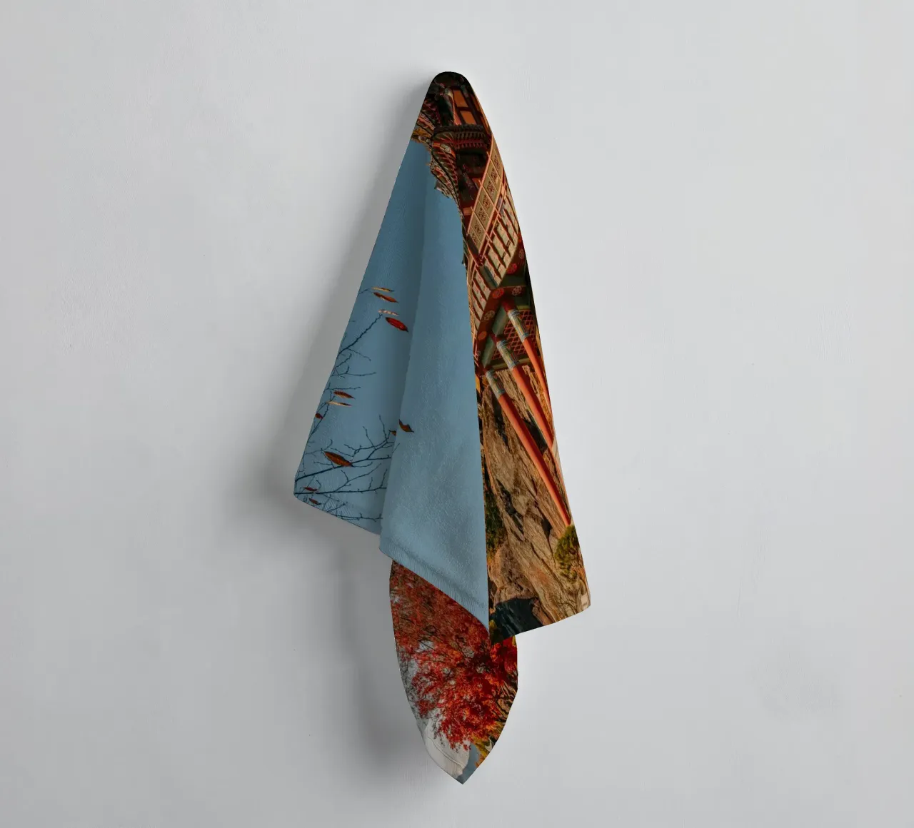 Tempio della Montagna d'Autunno in Corea del Sud asciugamano da bagno da mbgraphx2