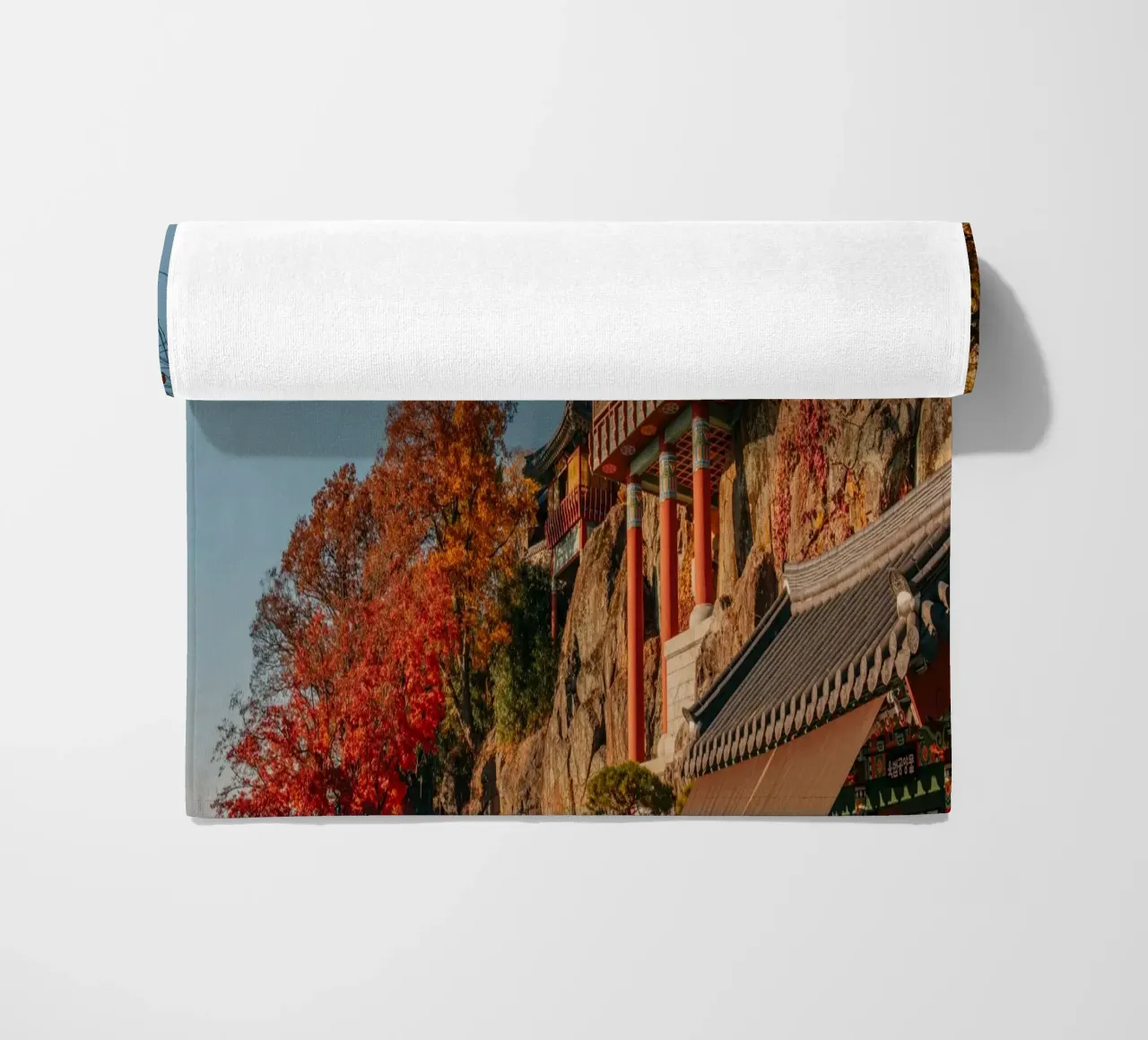 Tempio della Montagna d'Autunno in Corea del Sud telo mare da mbgraphx2