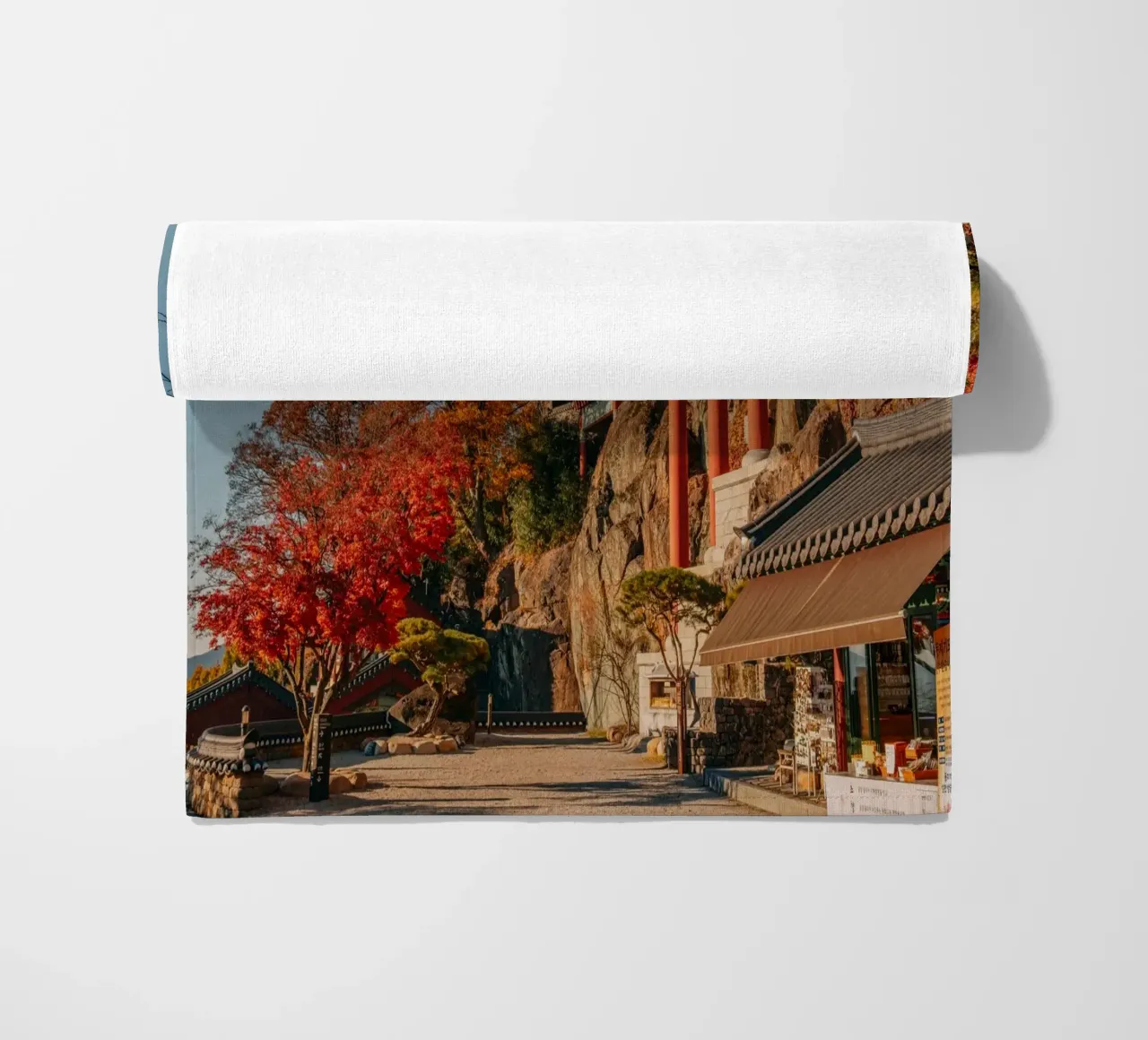 Tempio della Montagna d'Autunno in Corea del Sud telo mare da mbgraphx2