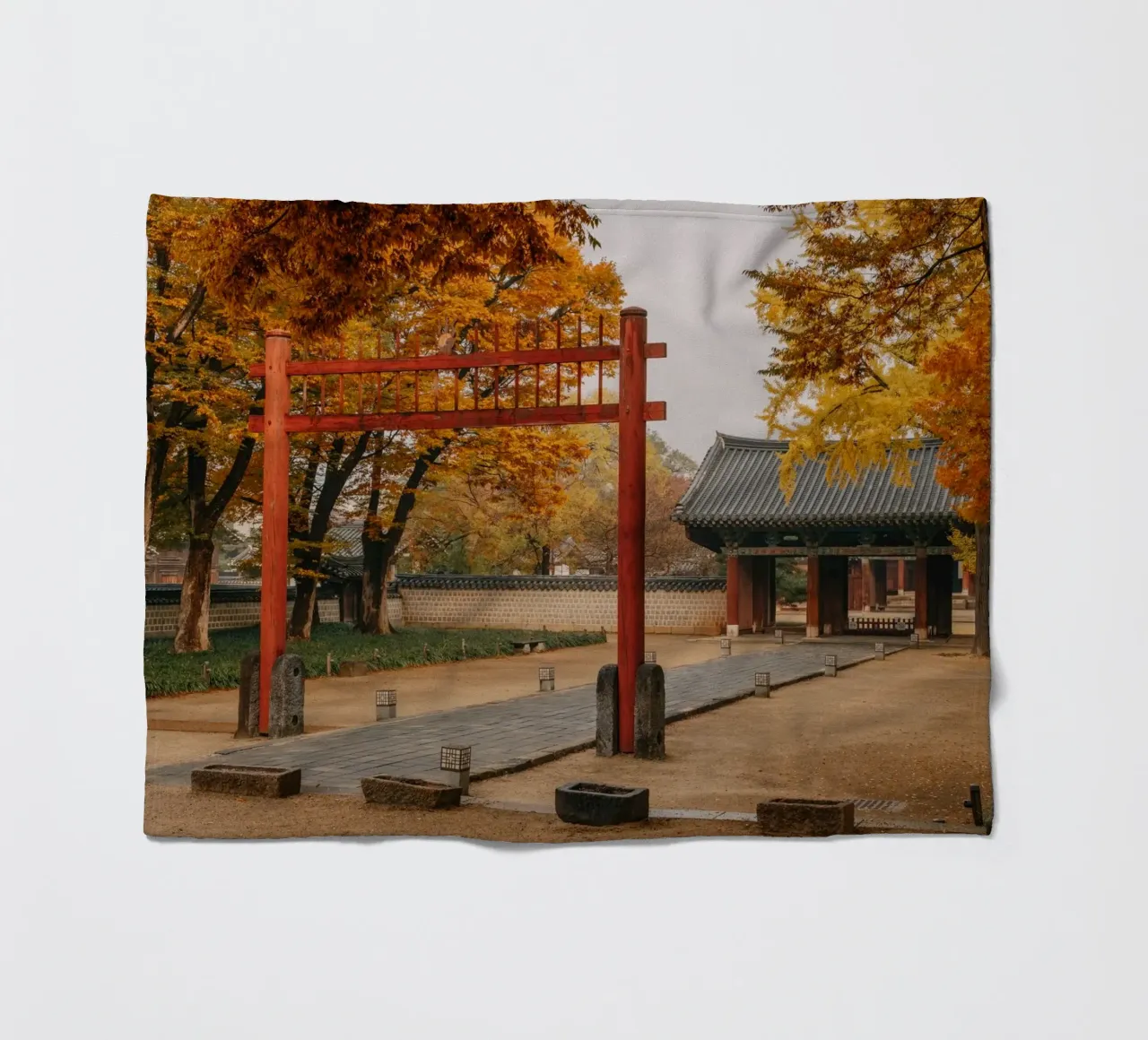 Tempio in autunno a Jeonju, Corea del Sud coperta in pile da mbgraphx2