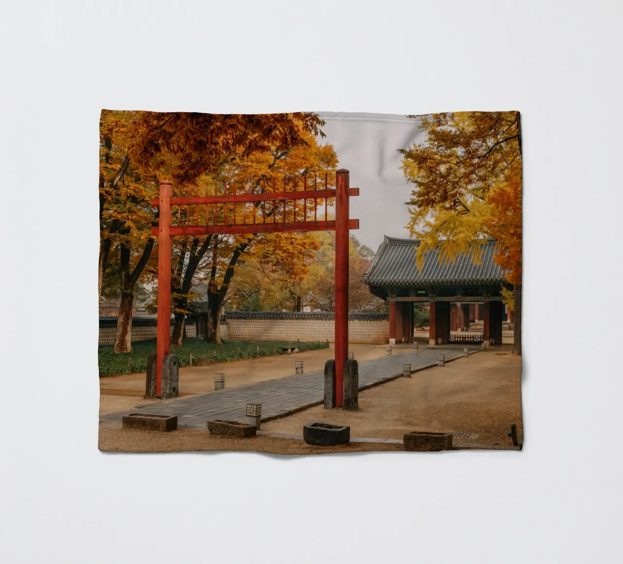 Tempio in autunno a Jeonju, Corea del Sud coperta in pile da mbgraphx2