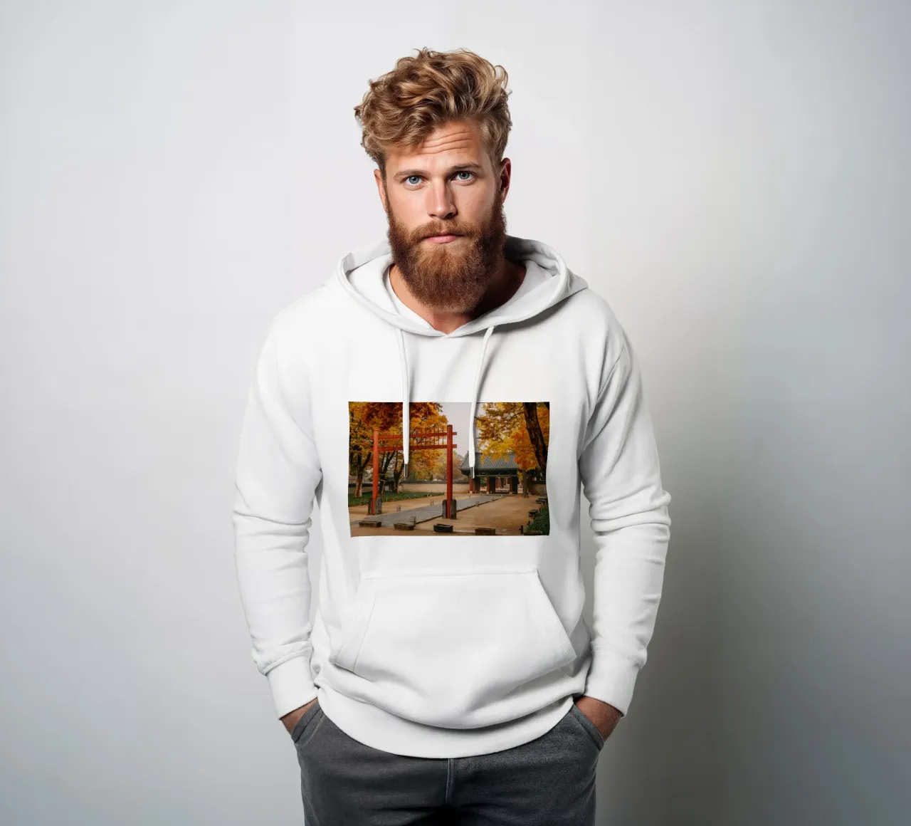 Tempel im Herbst in Jeonju, Südkorea Hoodie von mbgraphx2