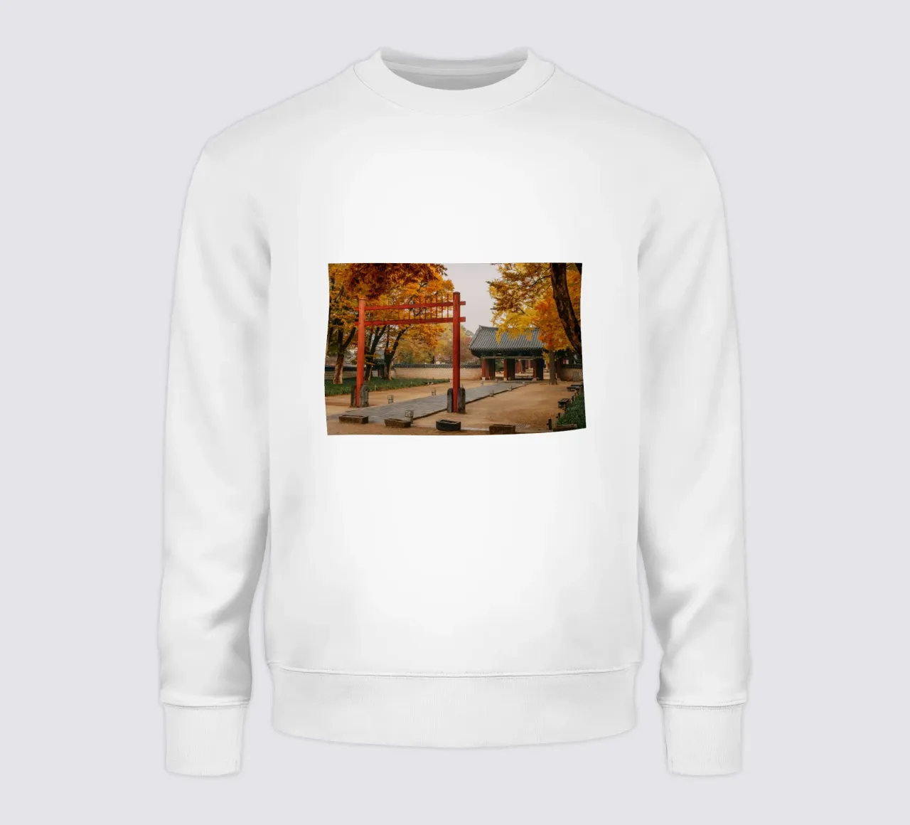 Tempel in de herfst in Jeonju, Zuid-Korea sweatshirt van mbgraphx2