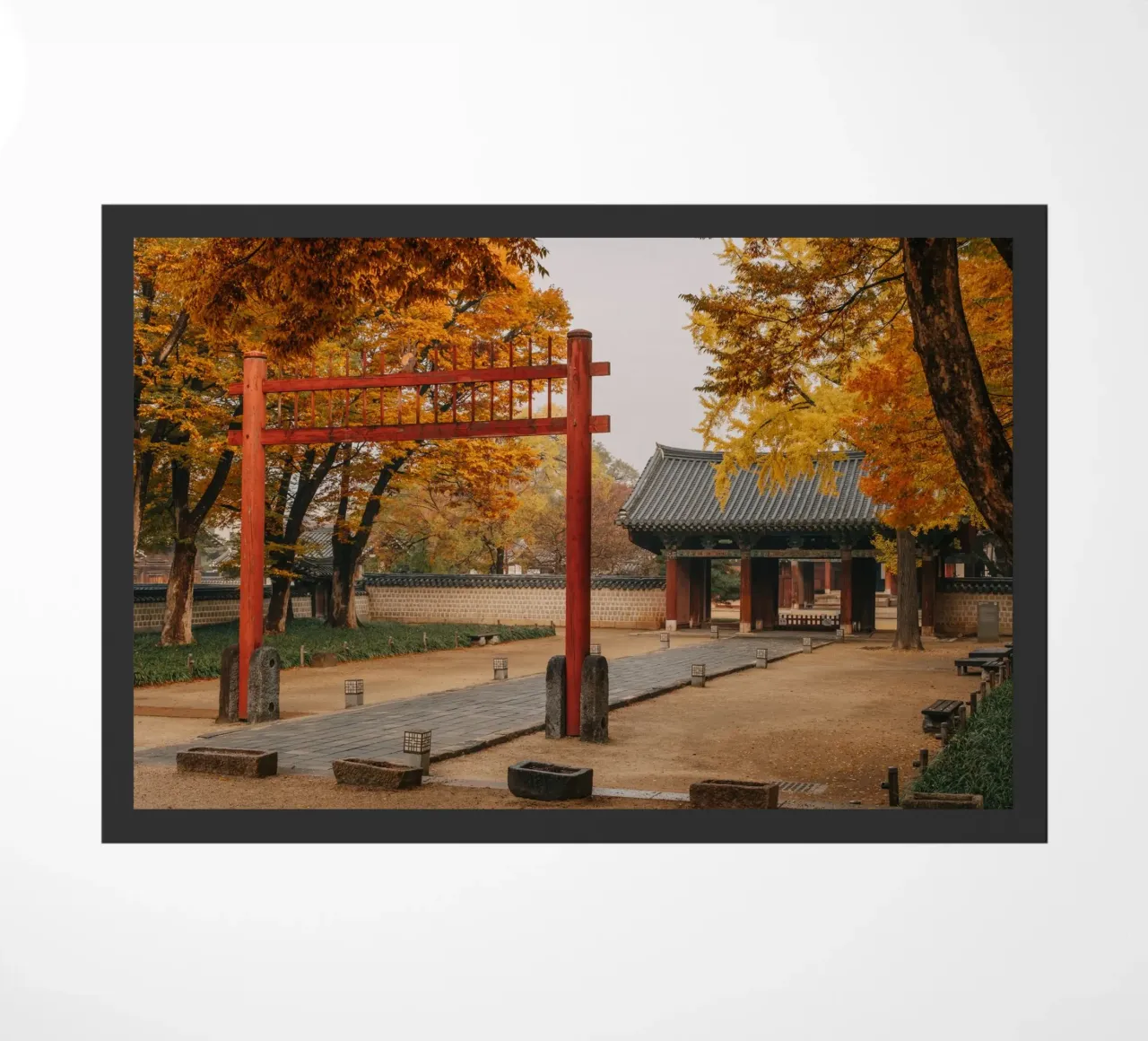 Tempel im Herbst in Jeonju, Südkorea Fußmatte von mbgraphx2