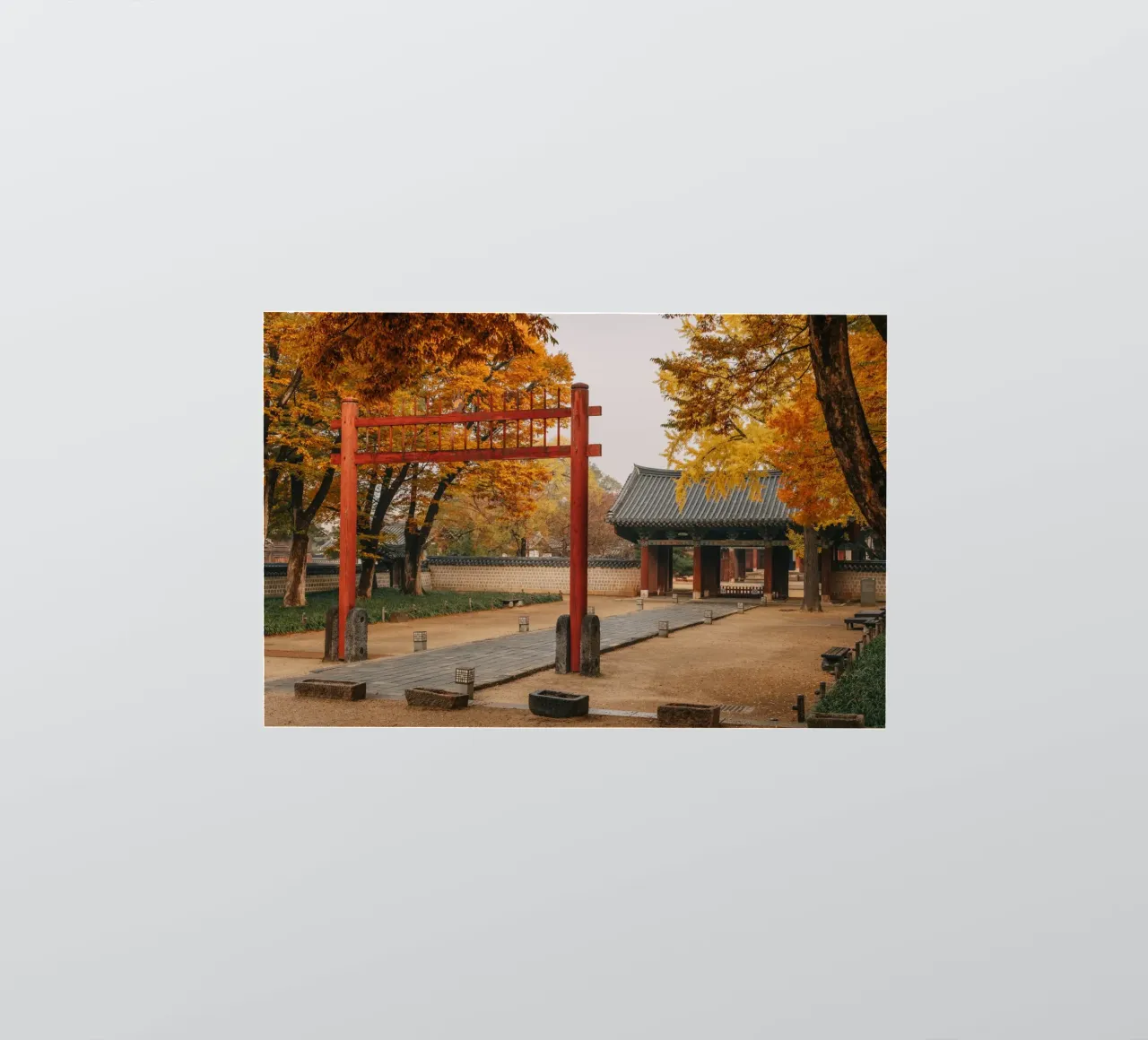 Tempio in autunno a Jeonju, Corea del Sud adesivo da mbgraphx2