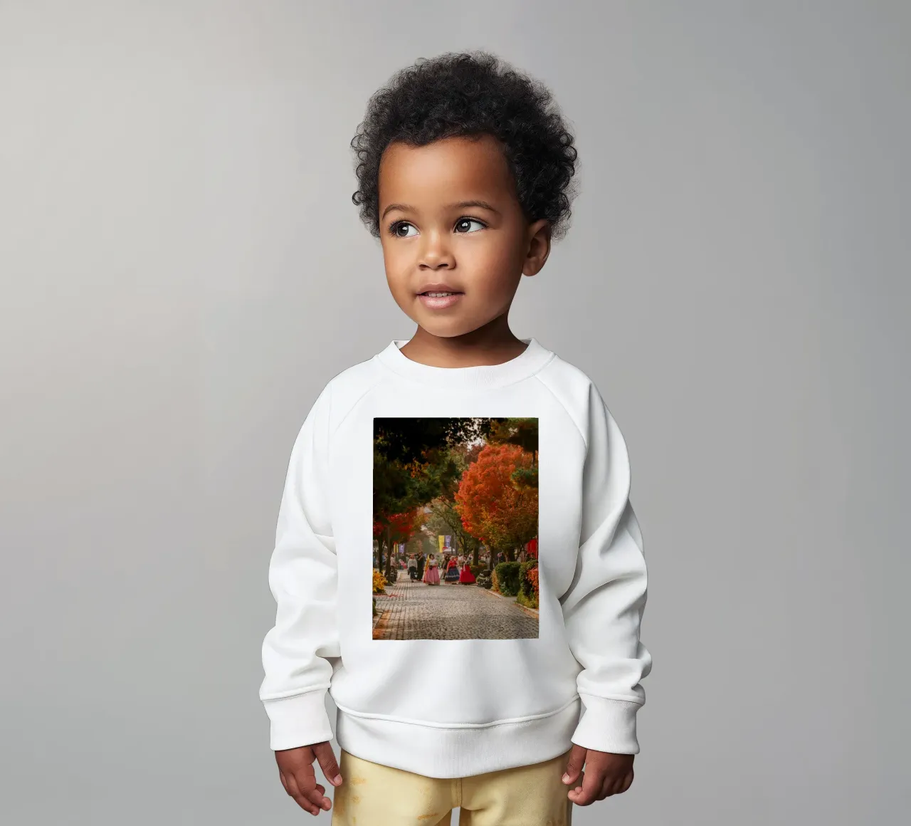 La via dell'autunno a Jeonju, Corea del Sud felpa neonato da mbgraphx2