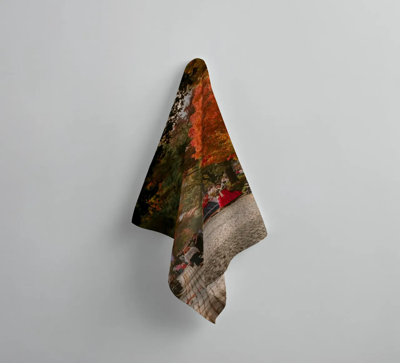 La via dell'autunno a Jeonju, Corea del Sud asciugamano da bagno da mbgraphx2