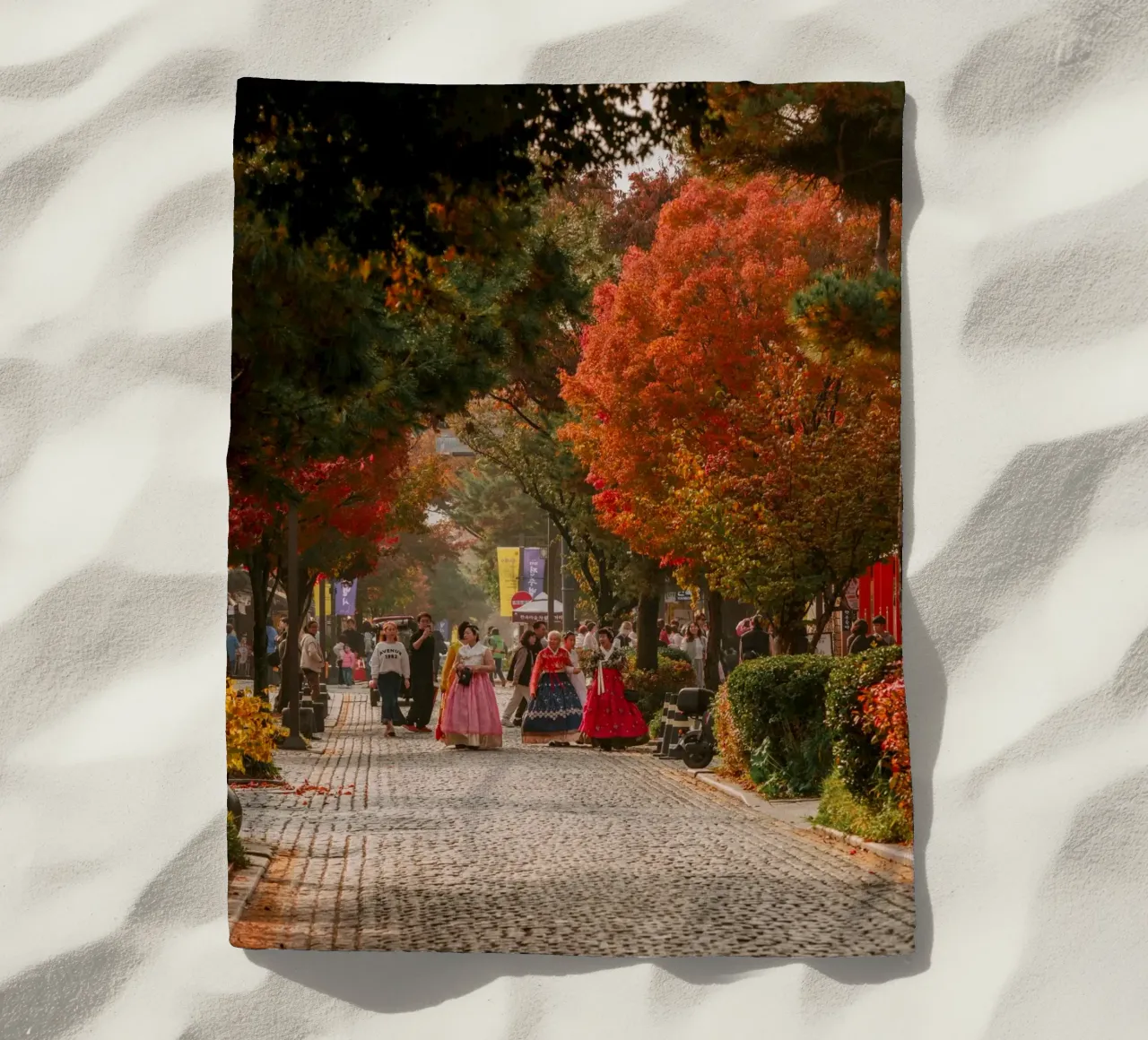 La via dell'autunno a Jeonju, Corea del Sud telo mare da mbgraphx2