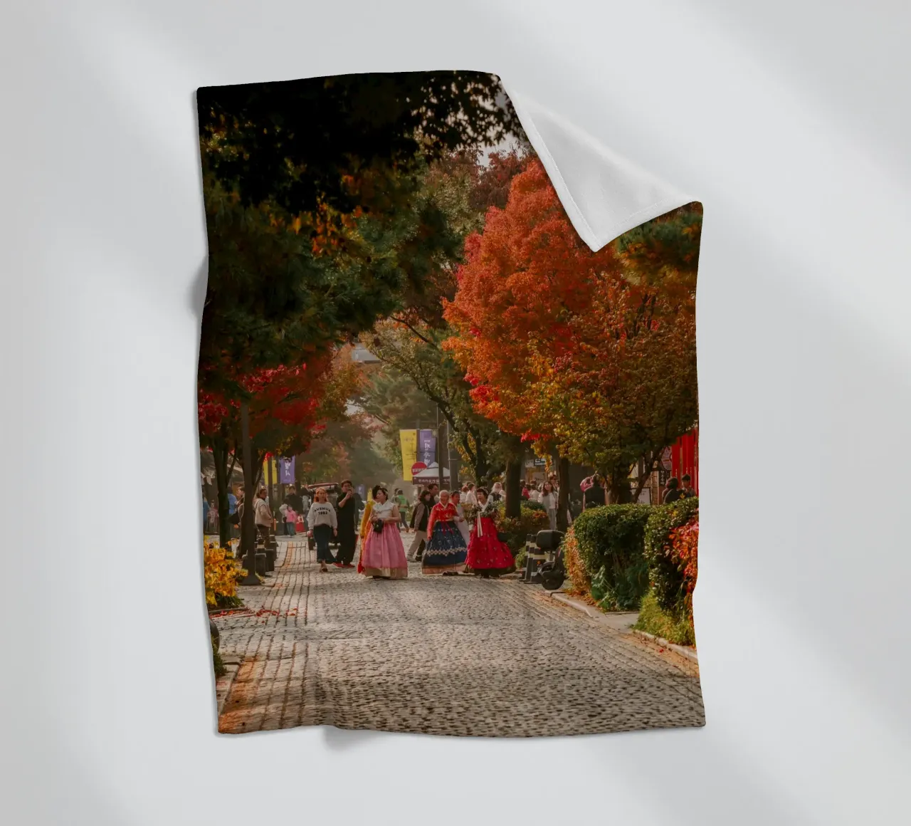 La via dell'autunno a Jeonju, Corea del Sud coperta in pile da mbgraphx2