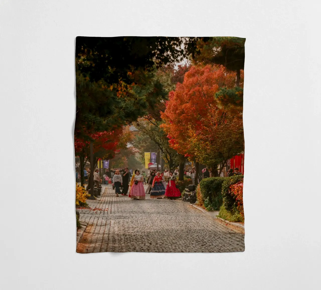 La via dell'autunno a Jeonju, Corea del Sud coperta in pile da mbgraphx2