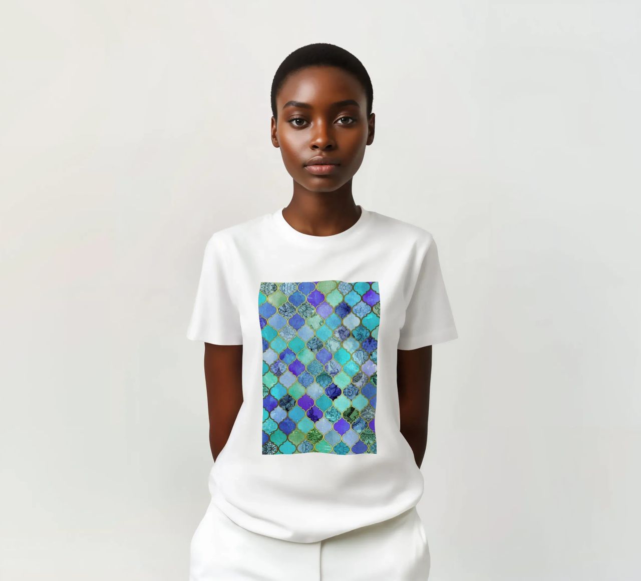 Cobalt Moroccan Tile Pattern t-shirt da Micklyn Le Feuvre